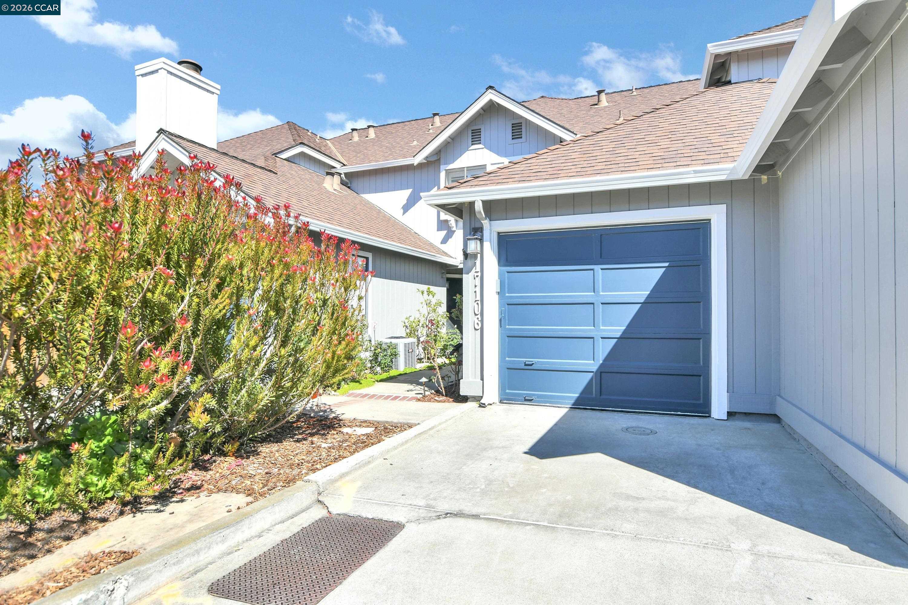 Detail Gallery Image 2 of 35 For 17106 Creekside Cir, Morgan Hill,  CA 95037 - 2 Beds | 1/1 Baths