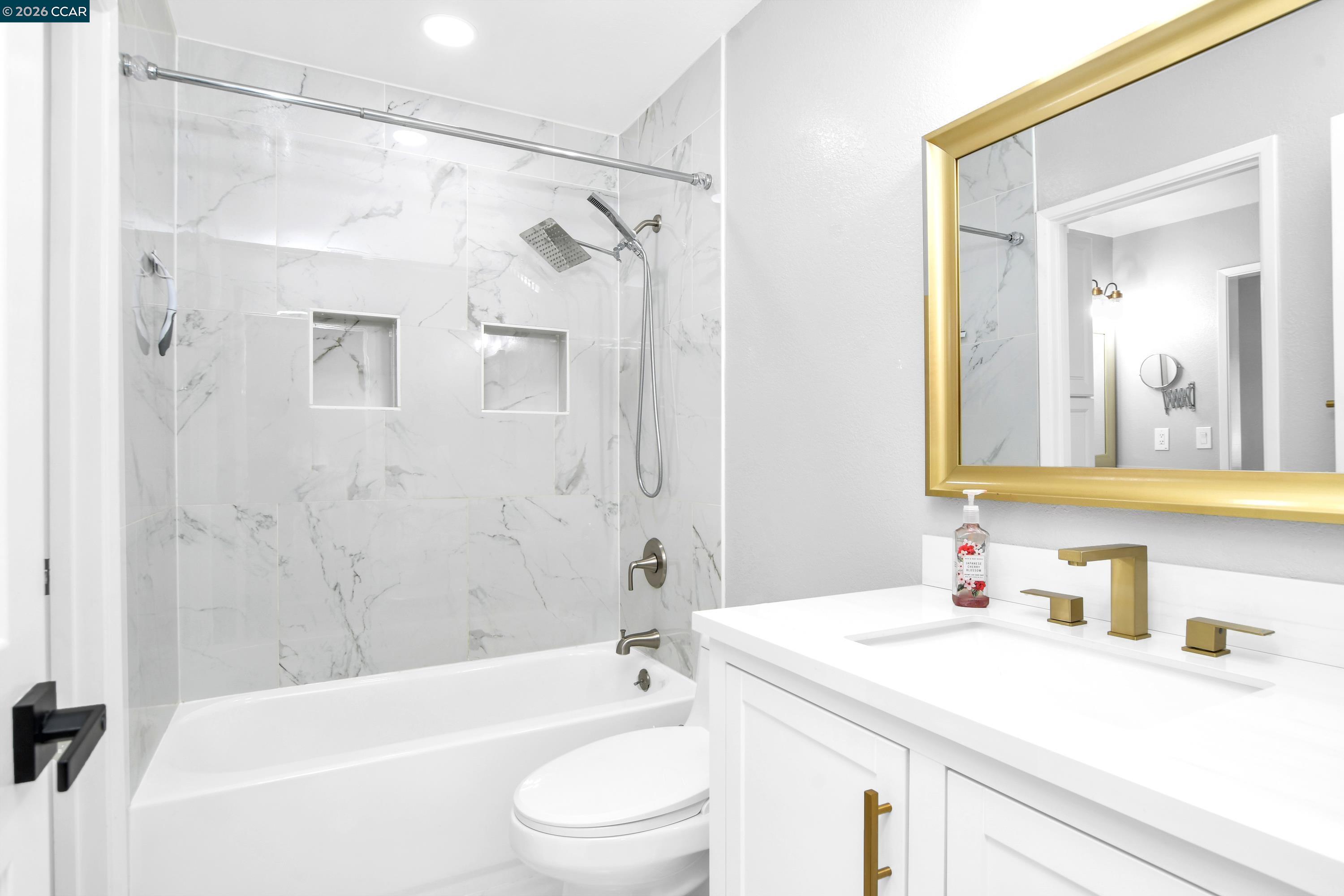 Detail Gallery Image 16 of 35 For 17106 Creekside Cir, Morgan Hill,  CA 95037 - 2 Beds | 1/1 Baths