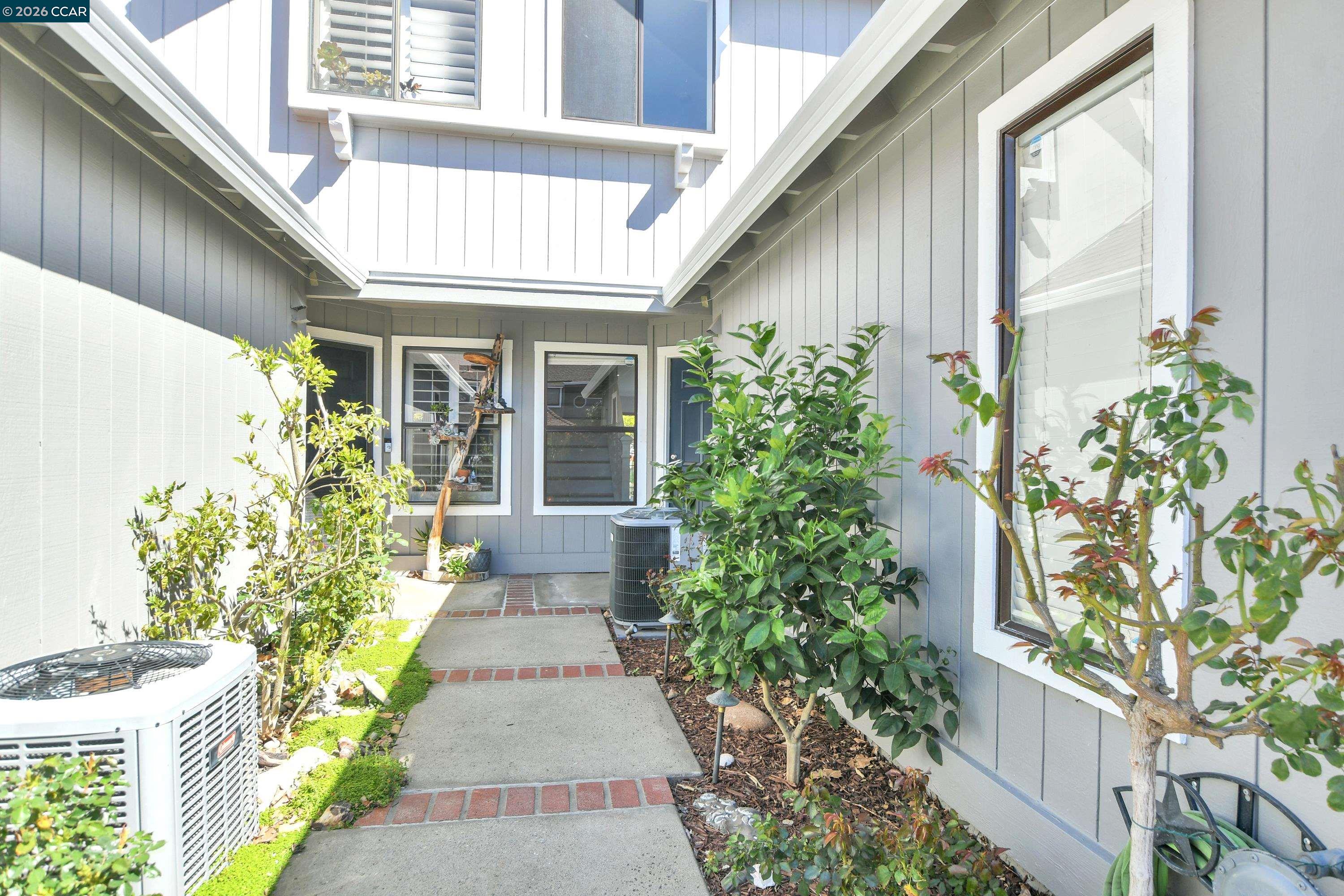 Detail Gallery Image 3 of 35 For 17106 Creekside Cir, Morgan Hill,  CA 95037 - 2 Beds | 1/1 Baths