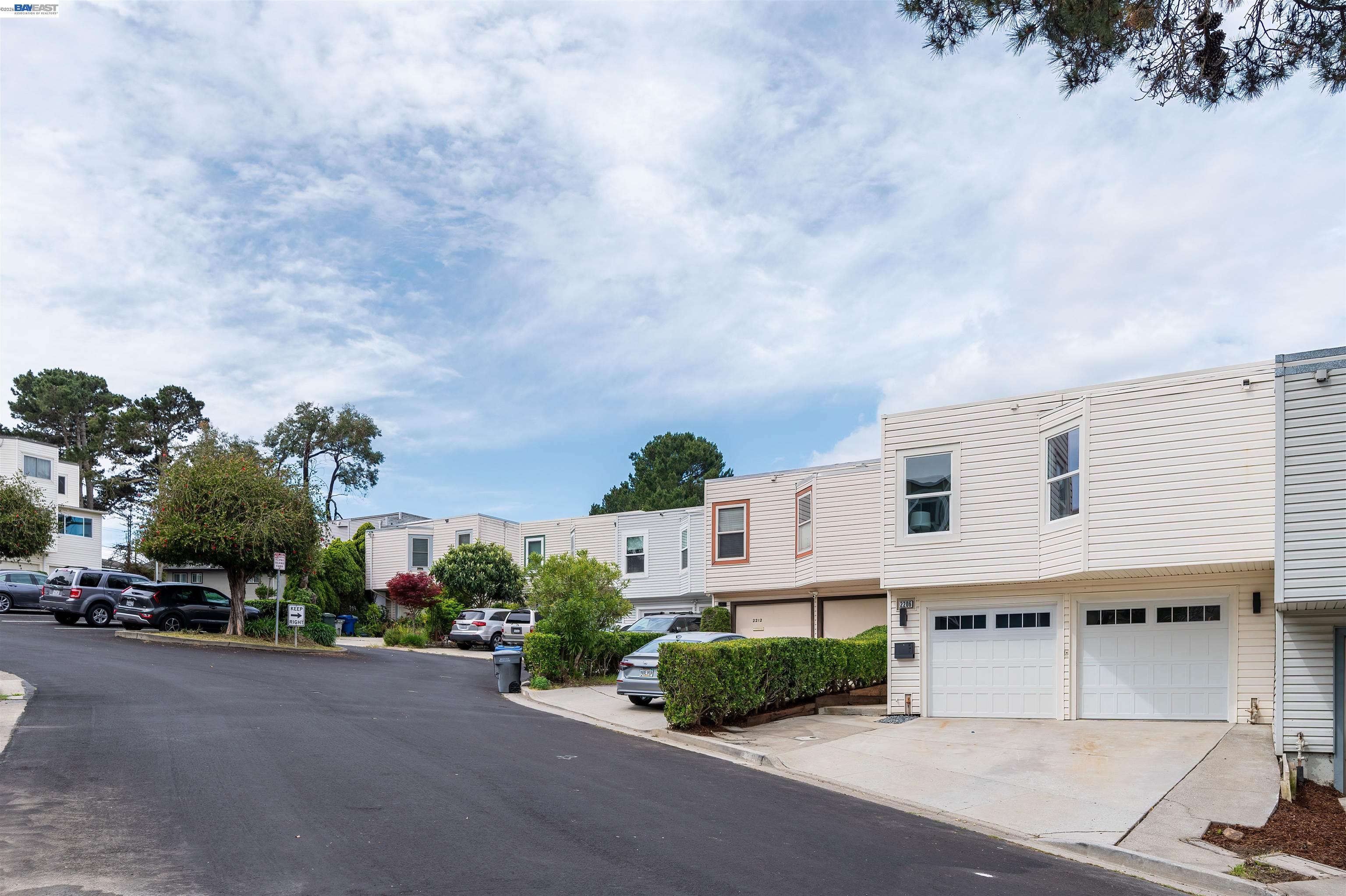 Detail Gallery Image 3 of 56 For 2206 Archdale Ct, South San Francisco,  CA 94080 - 4 Beds | 3/1 Baths
