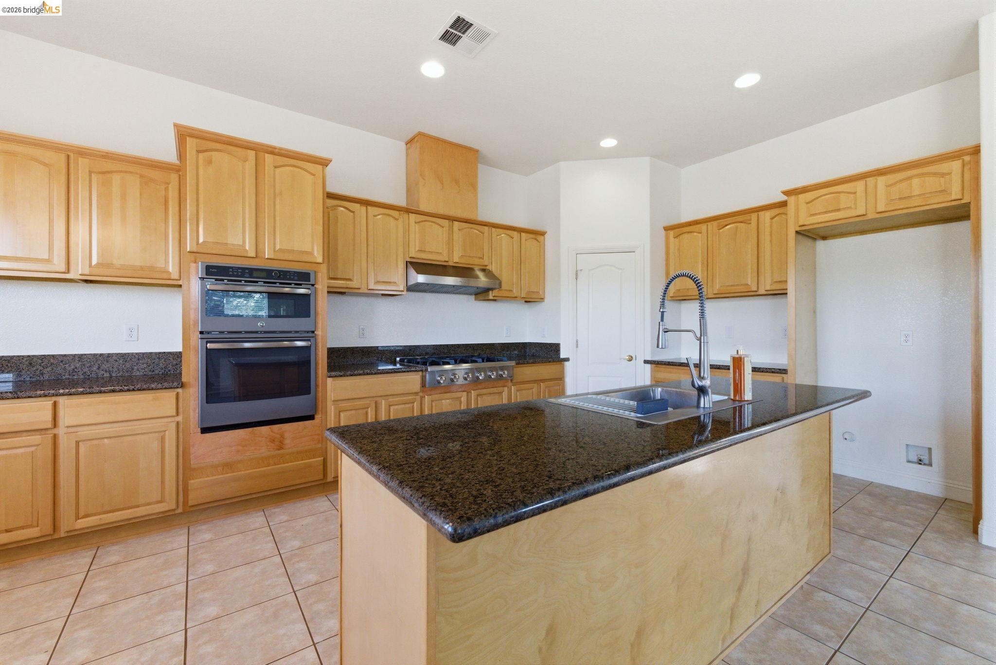 Detail Gallery Image 16 of 58 For 32 Apollo Ln, Copperopolis,  CA 95228 - 4 Beds | 2/1 Baths