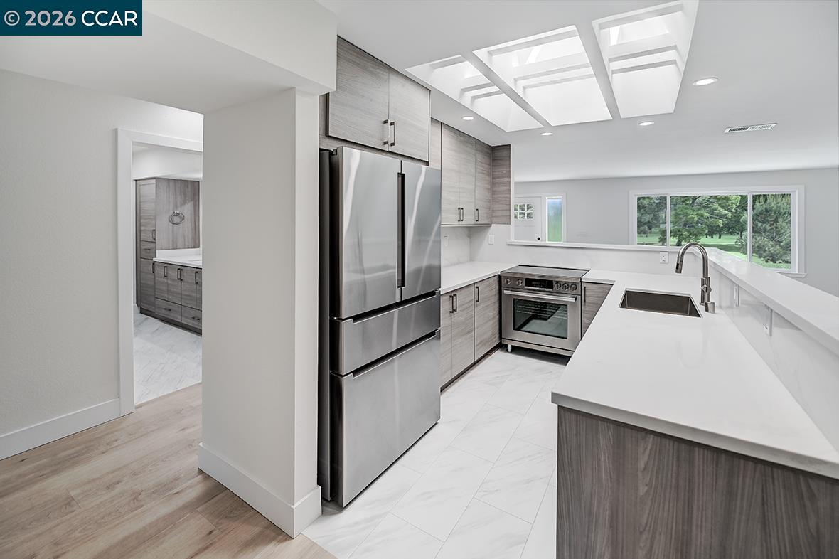 Photo #8: 41130842 Listing: Photo #8