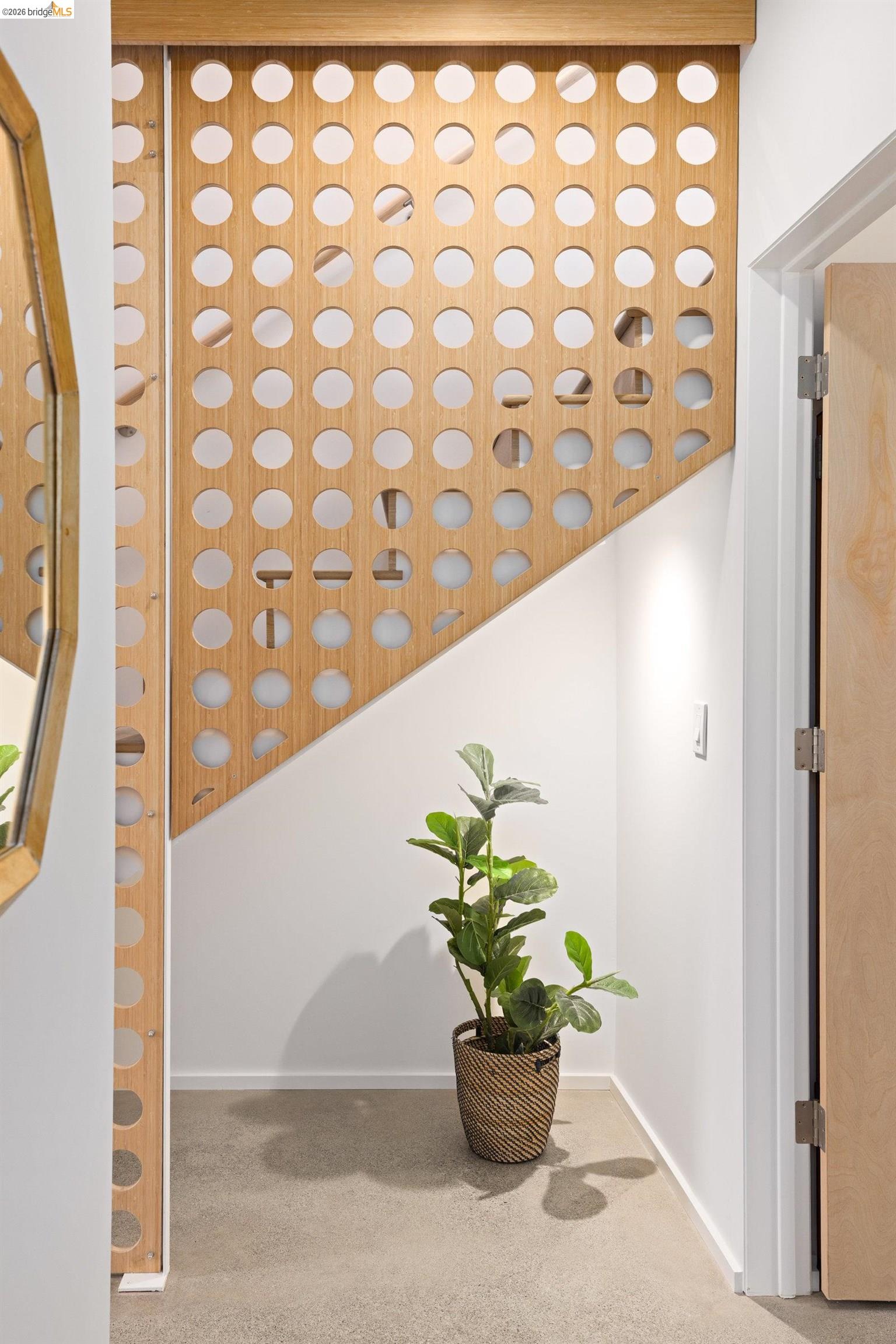 Detail Gallery Image 8 of 33 For 809 Jones St., Berkeley,  CA 94710 - 2 Beds | 1/1 Baths