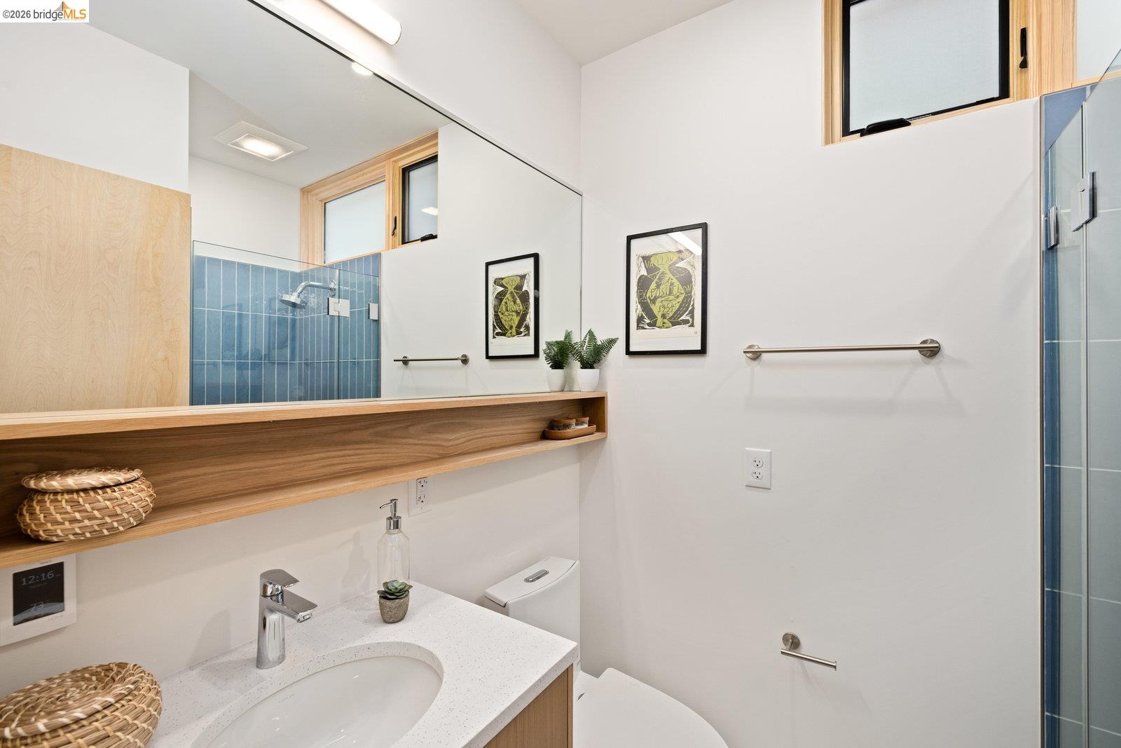 Detail Gallery Image 10 of 33 For 809 Jones St., Berkeley,  CA 94710 - 2 Beds | 1/1 Baths