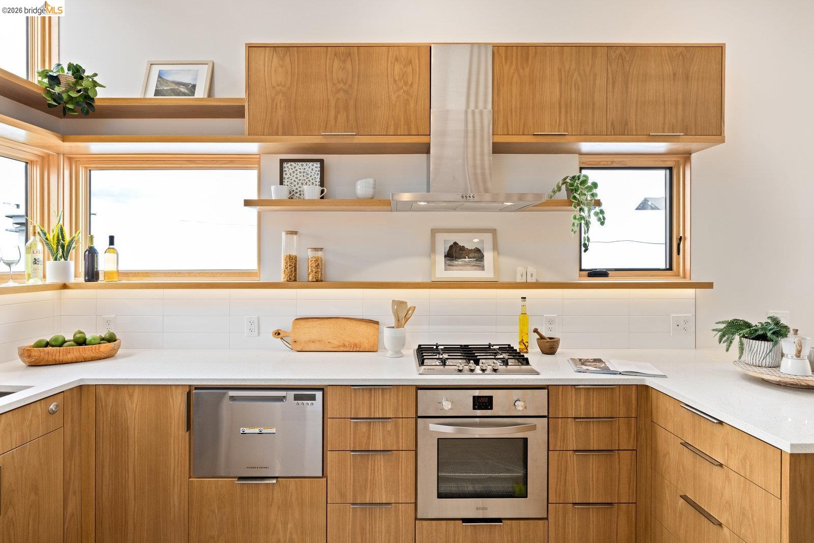 Detail Gallery Image 15 of 33 For 809 Jones St., Berkeley,  CA 94710 - 2 Beds | 1/1 Baths