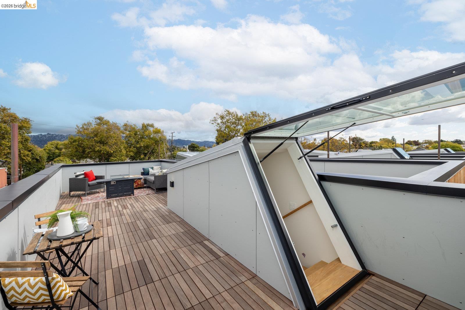 Detail Gallery Image 26 of 33 For 809 Jones St., Berkeley,  CA 94710 - 2 Beds | 1/1 Baths