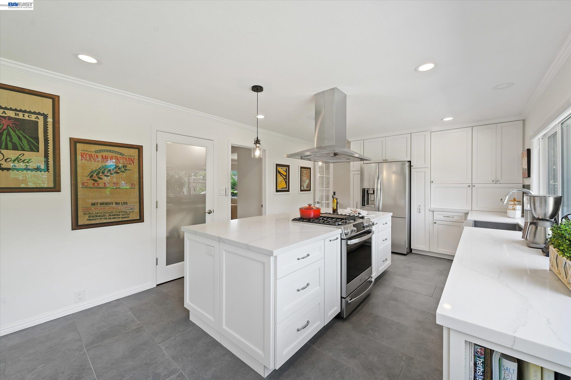 Detail Gallery Image 13 of 53 For 4767 Del Valle Pkwy, Pleasanton,  CA 94566 - 4 Beds | 2/1 Baths
