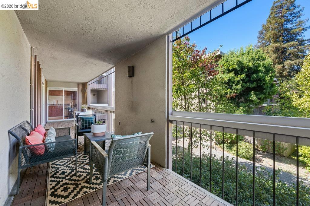 323 Monte Vista Ave UNIT 210, Oakland, CA, 94611