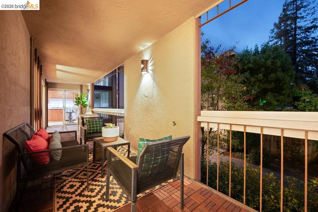 323 Monte Vista Ave UNIT 210, Oakland, CA, 94611