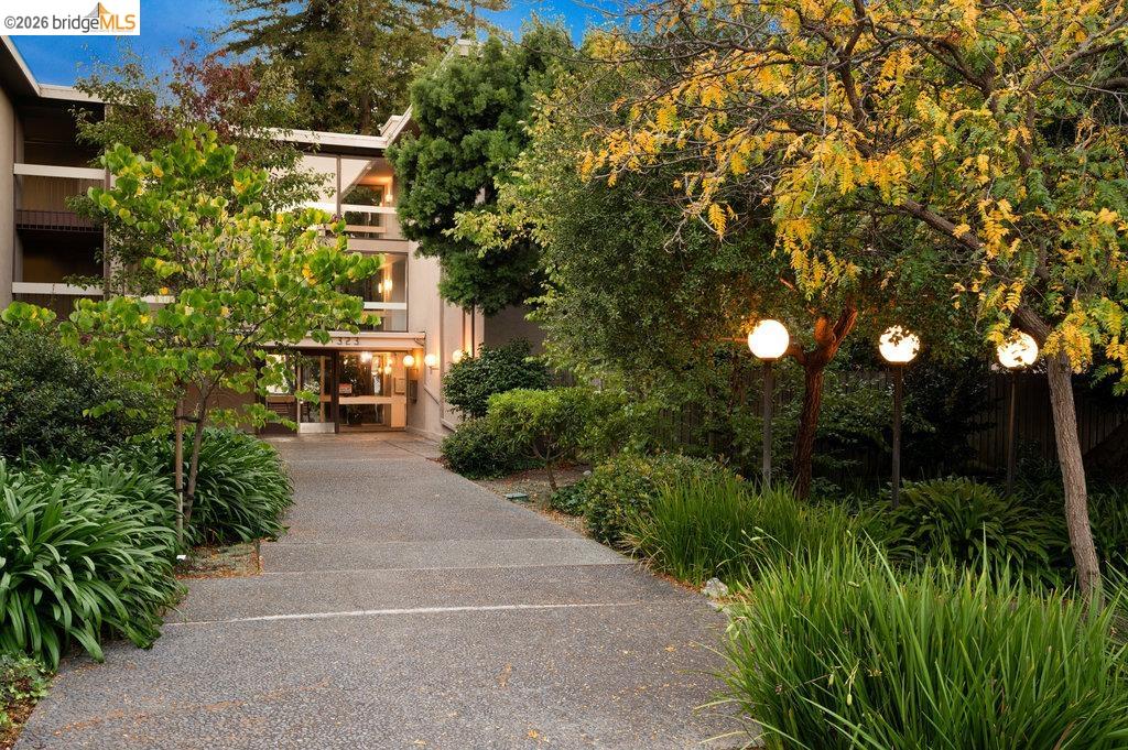 323 Monte Vista Ave UNIT 210, Oakland, CA, 94611