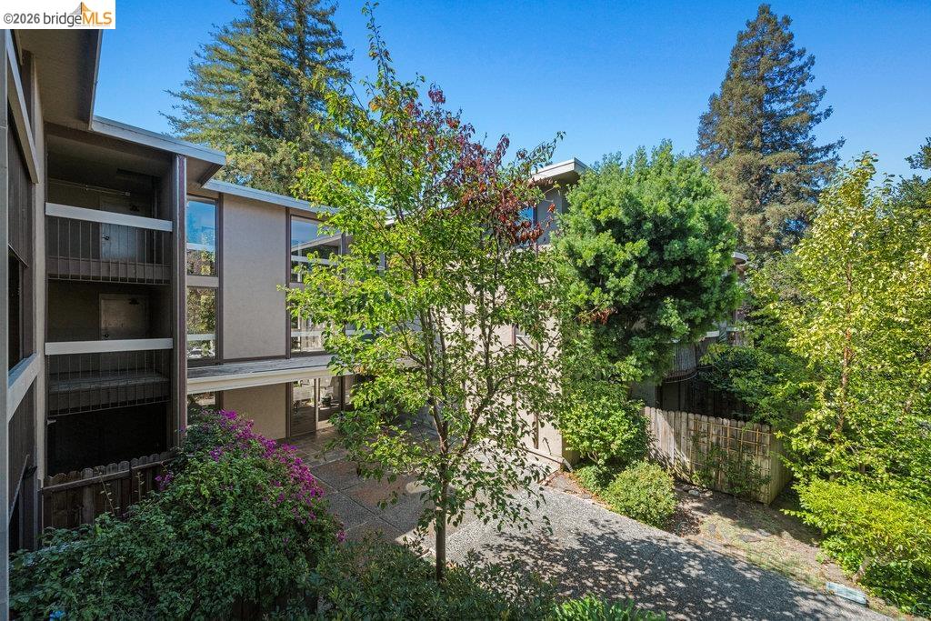 323 Monte Vista Ave UNIT 210, Oakland, CA, 94611