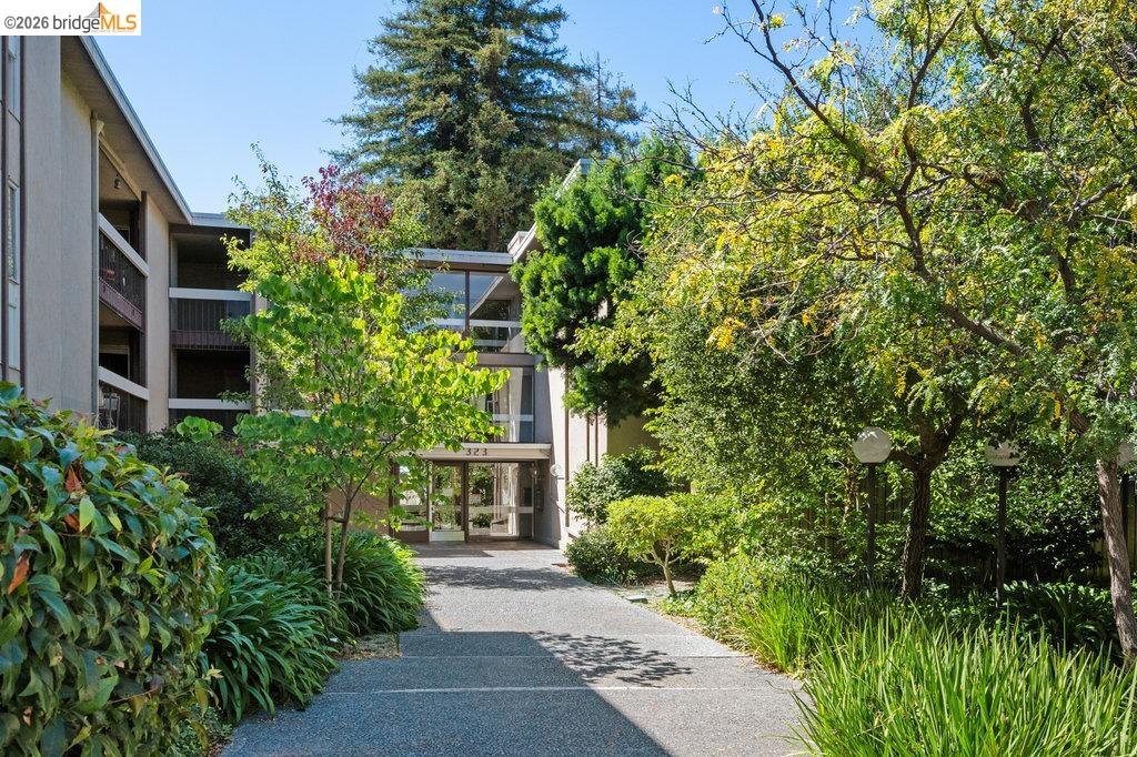 323 Monte Vista Ave UNIT 210, Oakland, CA, 94611