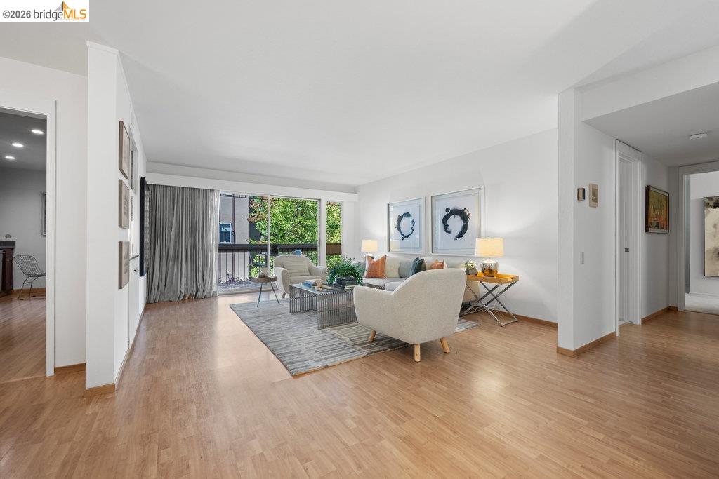 323 Monte Vista Ave UNIT 210, Oakland, CA, 94611