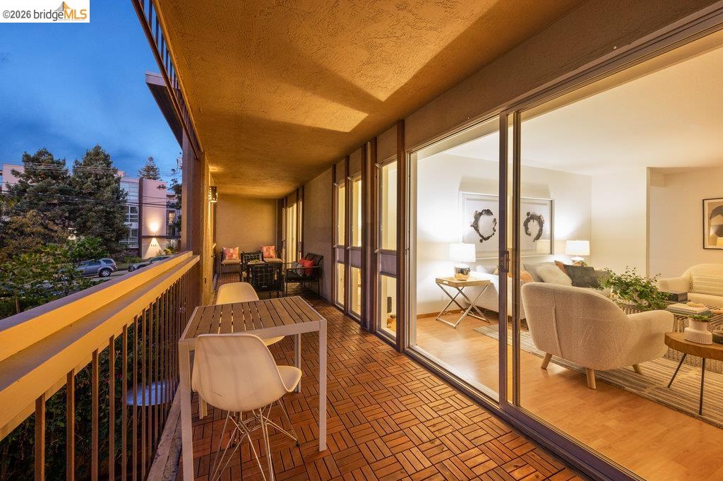 323 Monte Vista Ave UNIT 210, Oakland, CA, 94611