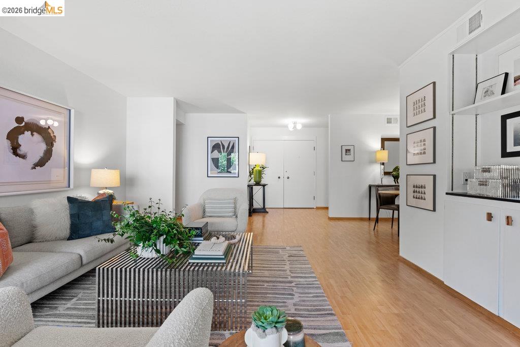 323 Monte Vista Ave UNIT 210, Oakland, CA, 94611