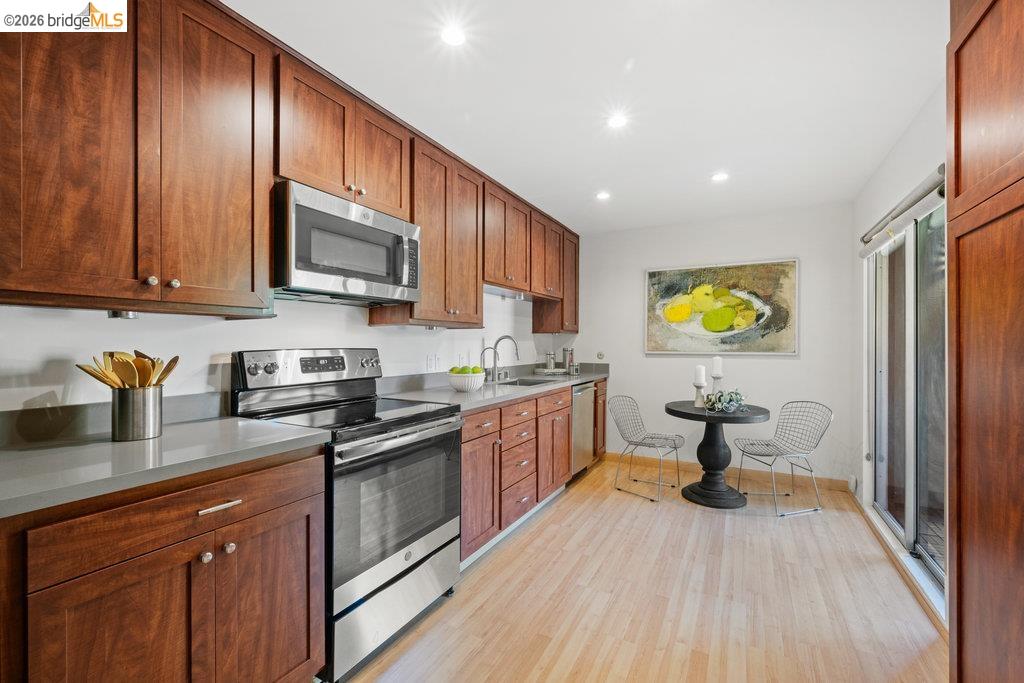 323 Monte Vista Ave UNIT 210, Oakland, CA, 94611