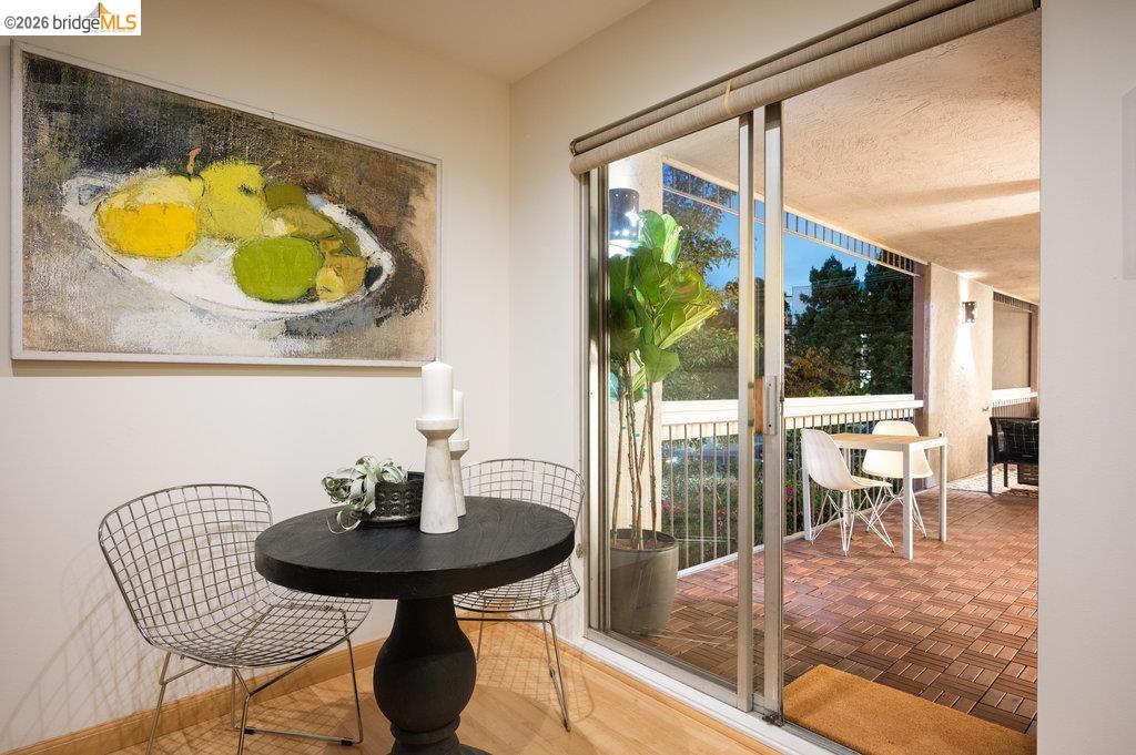 323 Monte Vista Ave UNIT 210, Oakland, CA, 94611