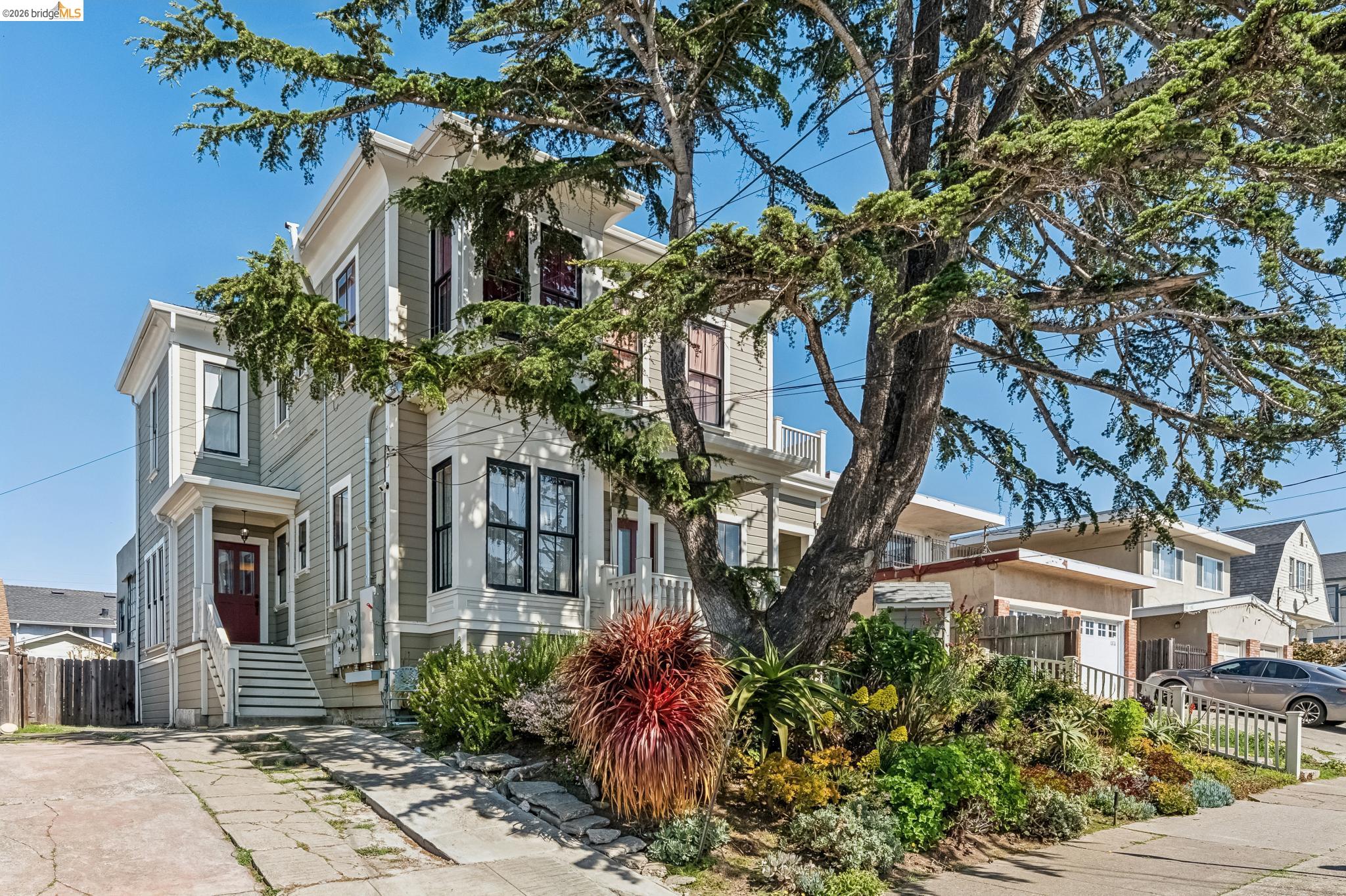 Detail Gallery Image 2 of 18 For 1374 E 32nd Street, Oakland,  CA 94602 - – Beds | – Baths