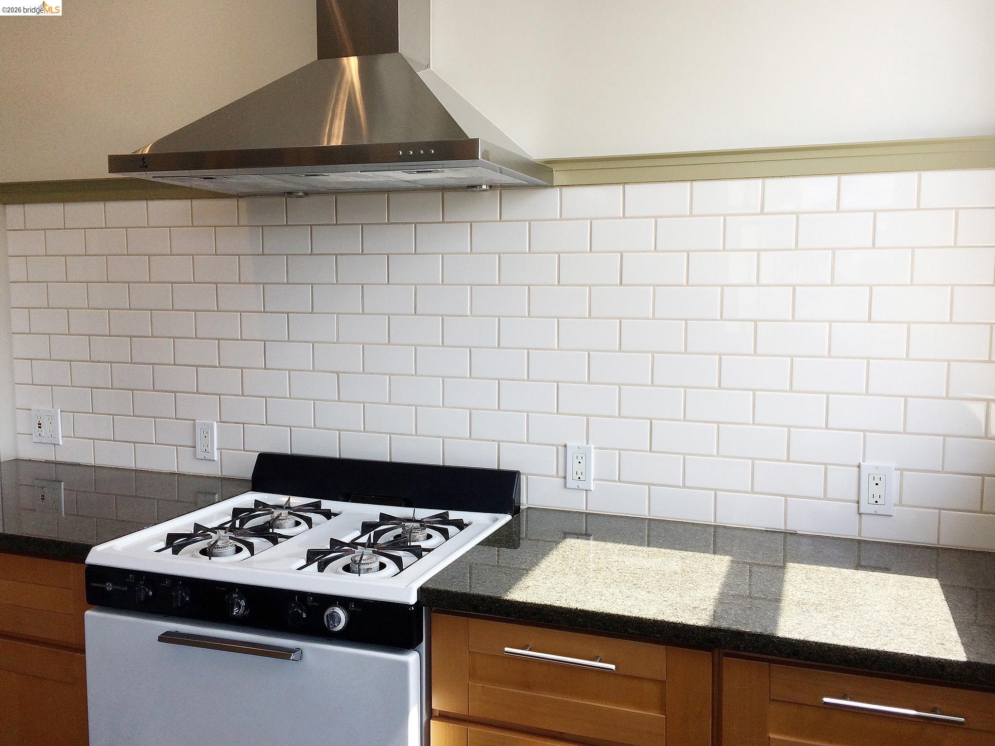 Detail Gallery Image 13 of 18 For 1374 E 32nd Street, Oakland,  CA 94602 - – Beds | – Baths