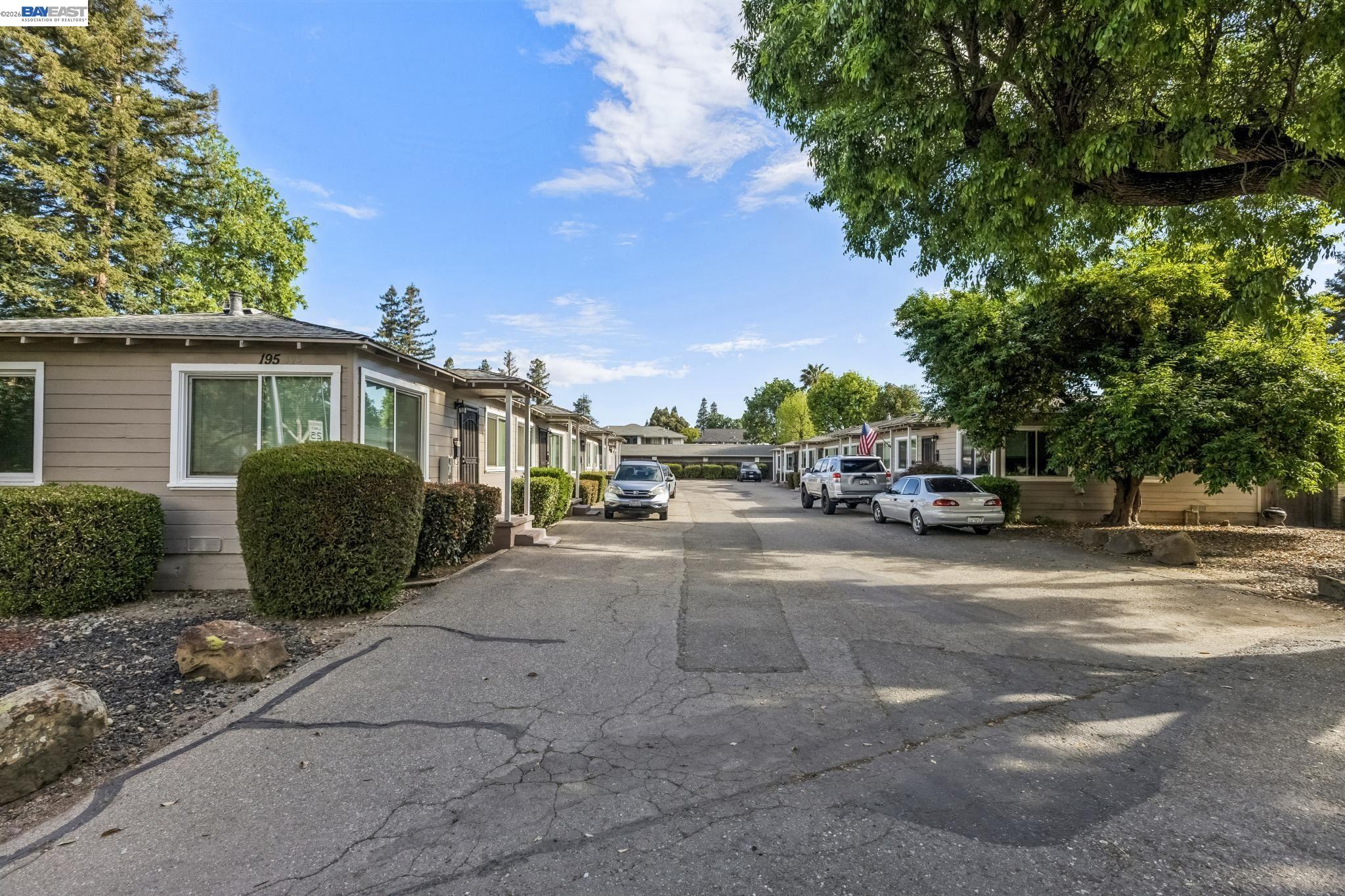 Detail Gallery Image 10 of 30 For 187 Old Bernal Ave, Pleasanton,  CA 94566 - – Beds | – Baths