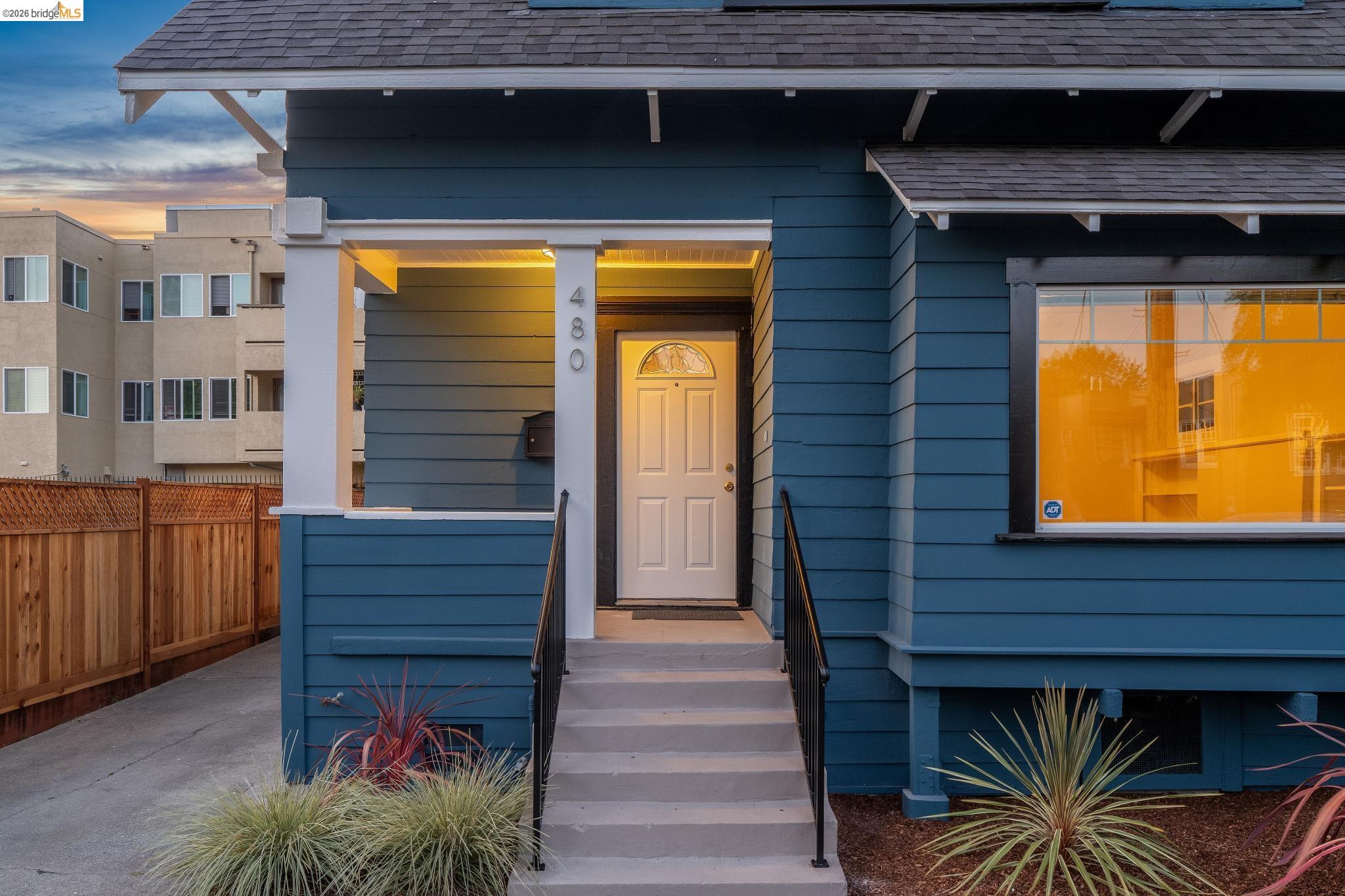 Detail Gallery Image 2 of 29 For 480 61st St, Oakland,  CA 94609 - 3 Beds | 1/1 Baths