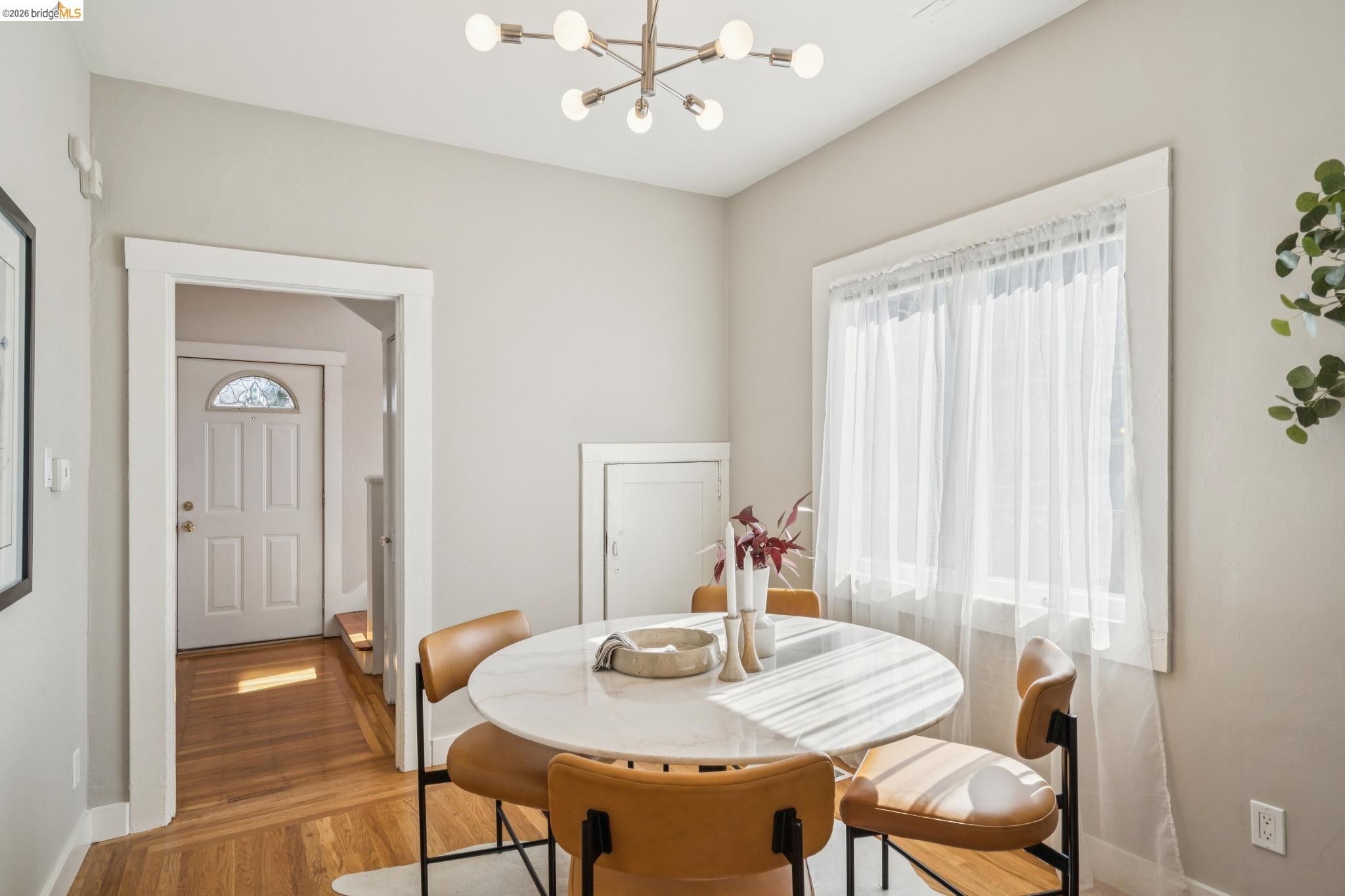 Detail Gallery Image 7 of 29 For 480 61st St, Oakland,  CA 94609 - 3 Beds | 1/1 Baths