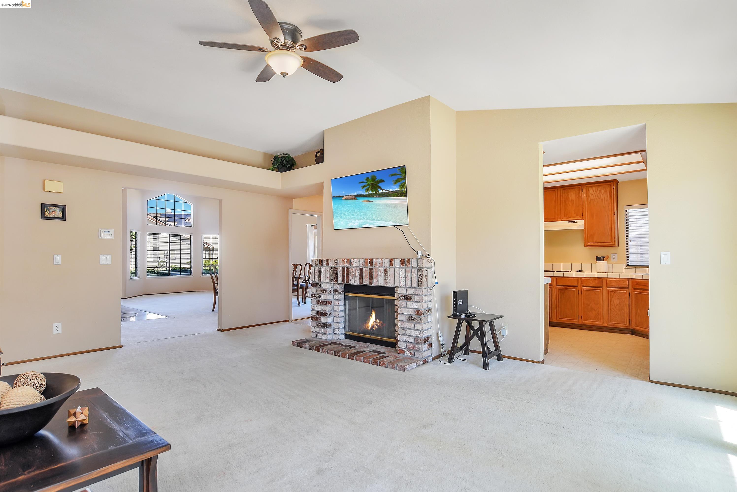 Detail Gallery Image 13 of 34 For 2424 Whitetail Drive, Antioch,  CA 94531-7740 - 3 Beds | 2 Baths