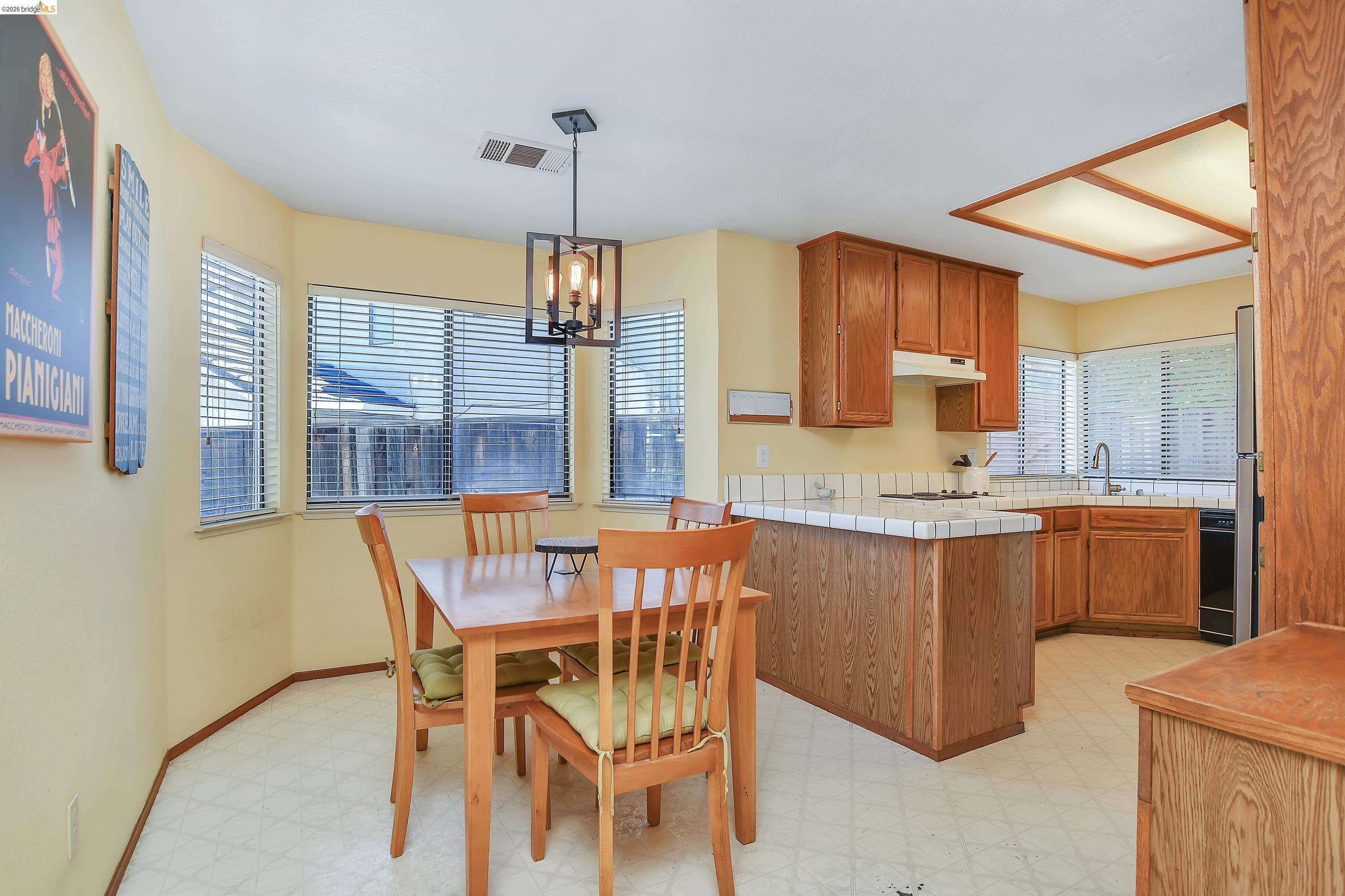 Detail Gallery Image 14 of 34 For 2424 Whitetail Drive, Antioch,  CA 94531-7740 - 3 Beds | 2 Baths