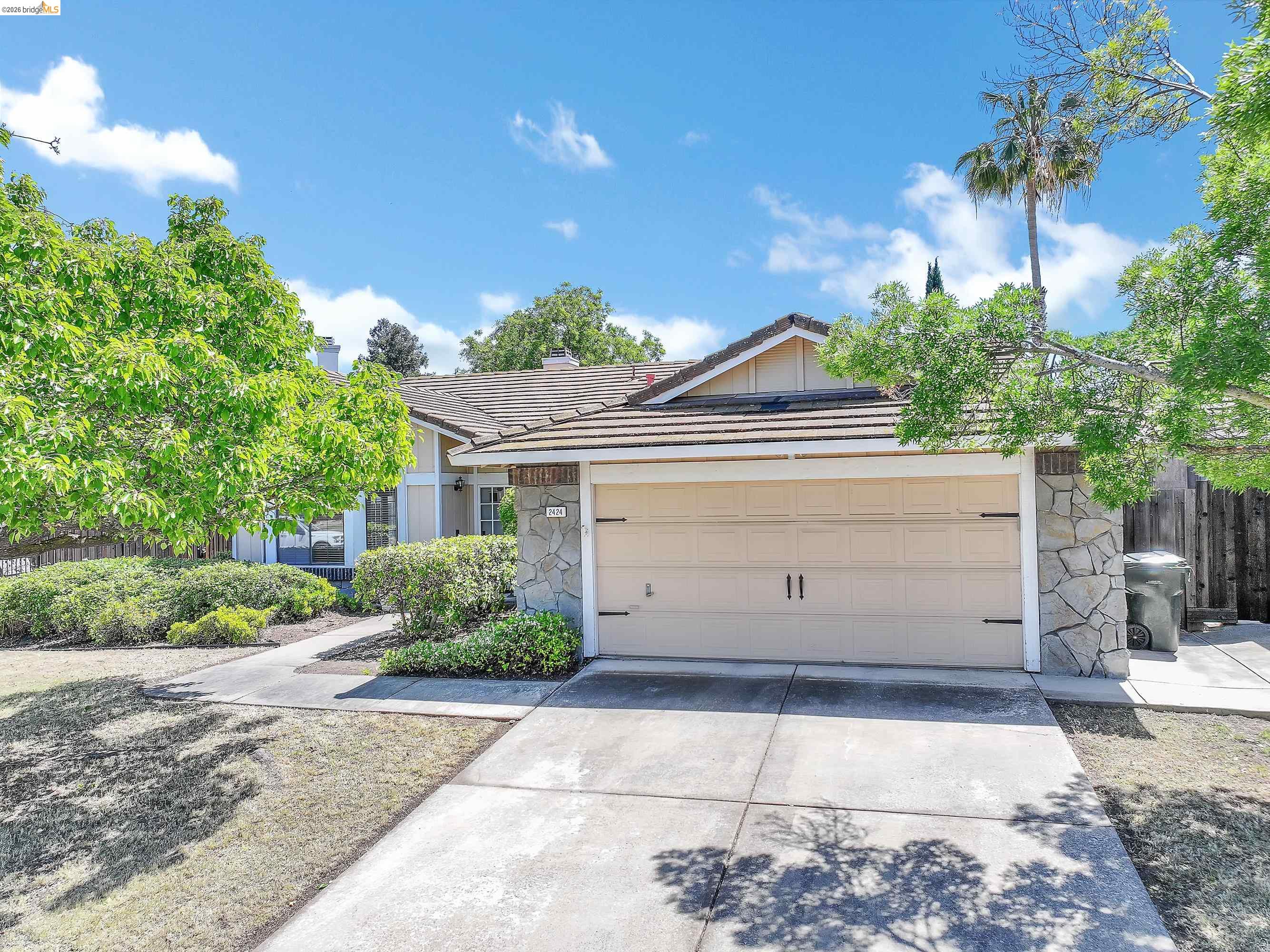 Detail Gallery Image 5 of 34 For 2424 Whitetail Drive, Antioch,  CA 94531-7740 - 3 Beds | 2 Baths