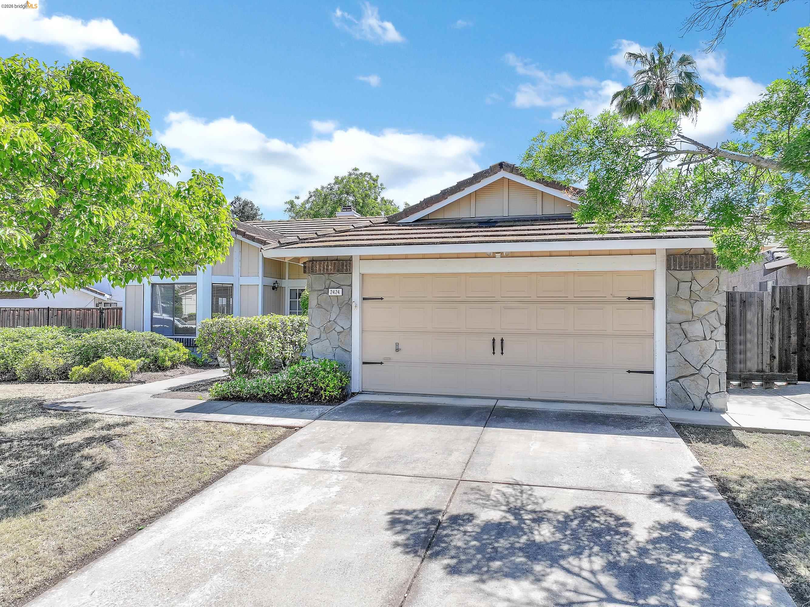 Detail Gallery Image 6 of 34 For 2424 Whitetail Drive, Antioch,  CA 94531-7740 - 3 Beds | 2 Baths