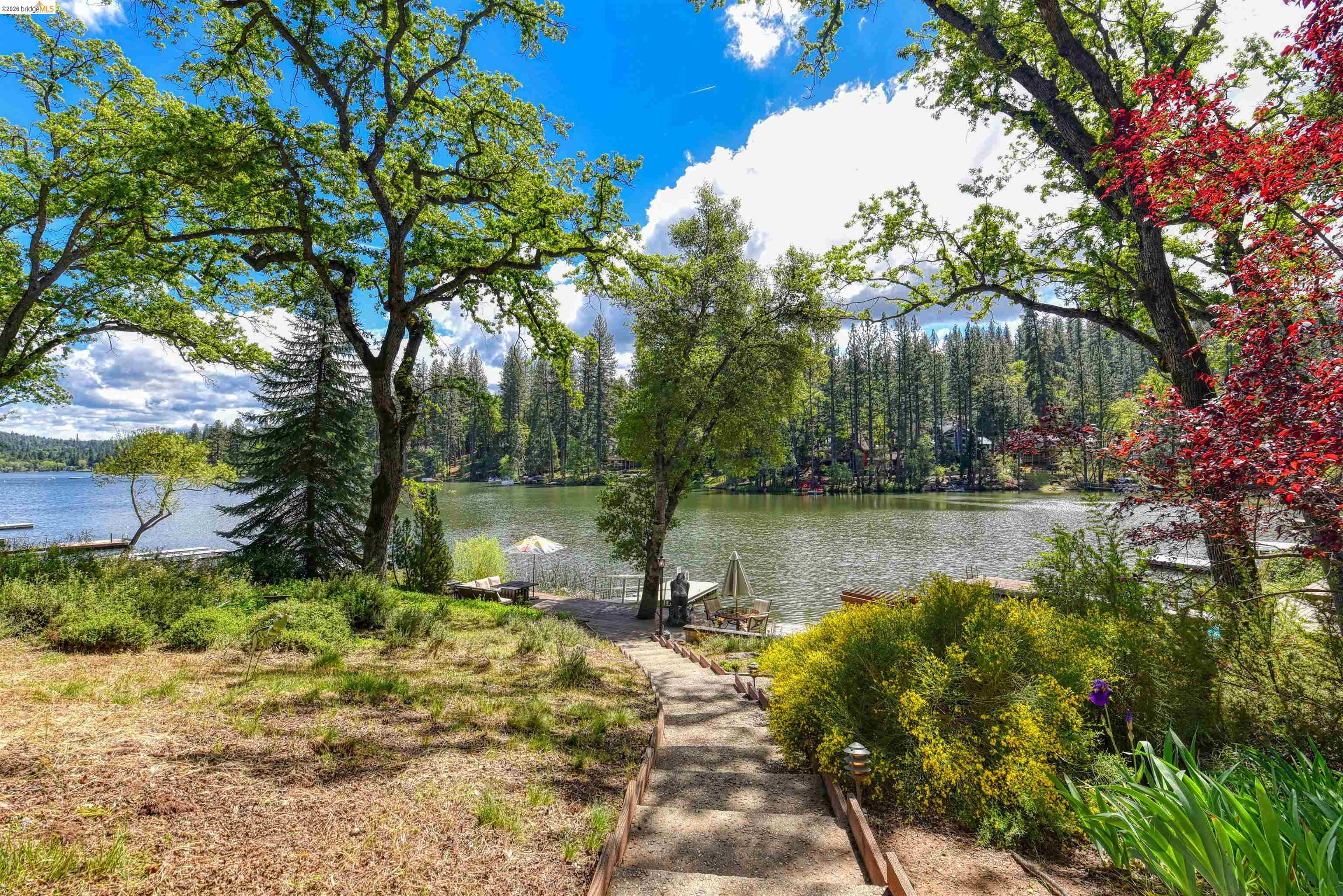 Groveland (A gateway to Yosemite)