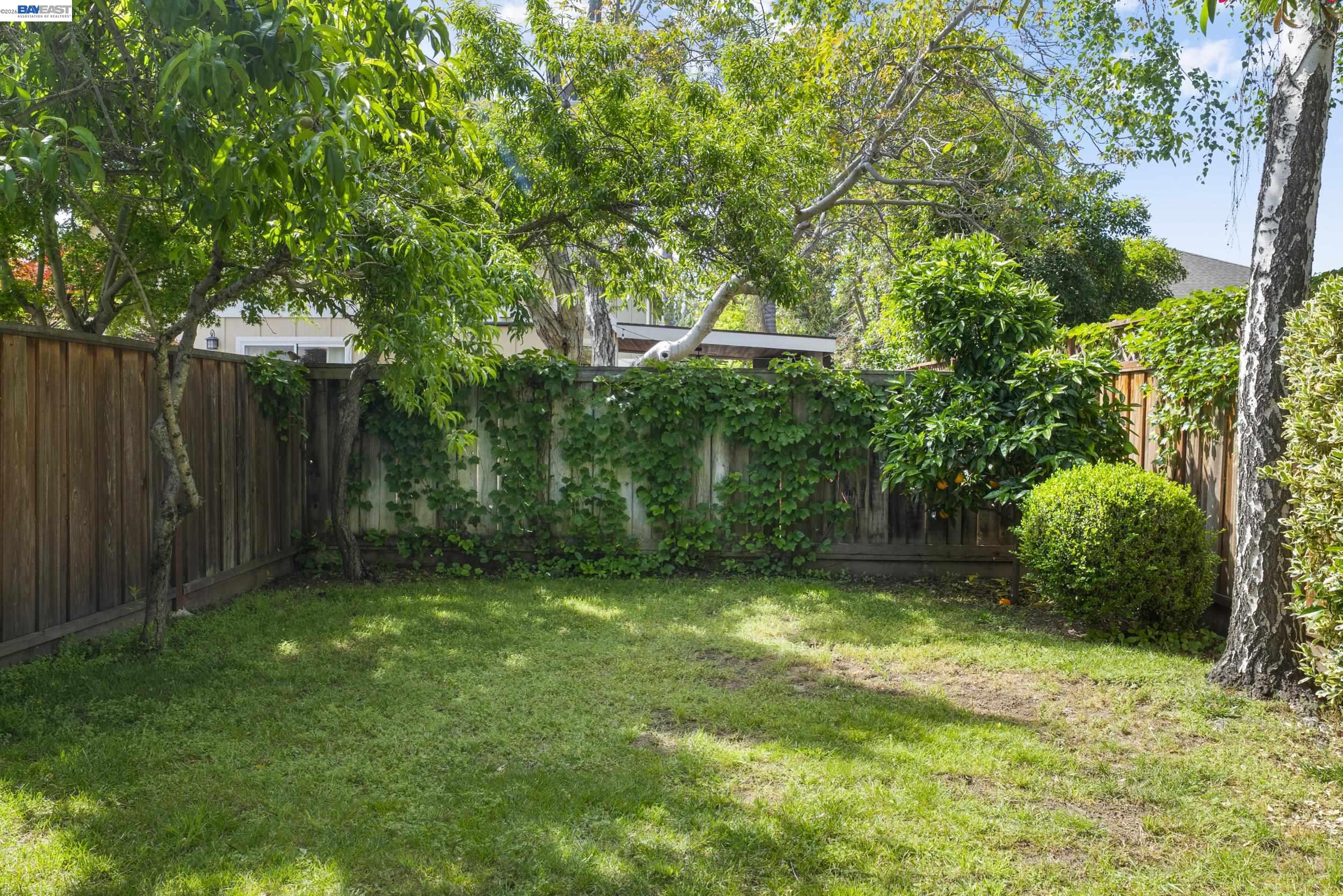 Detail Gallery Image 27 of 37 For 282 Del Valle Ct, Pleasanton,  CA 94566 - 4 Beds | 3 Baths