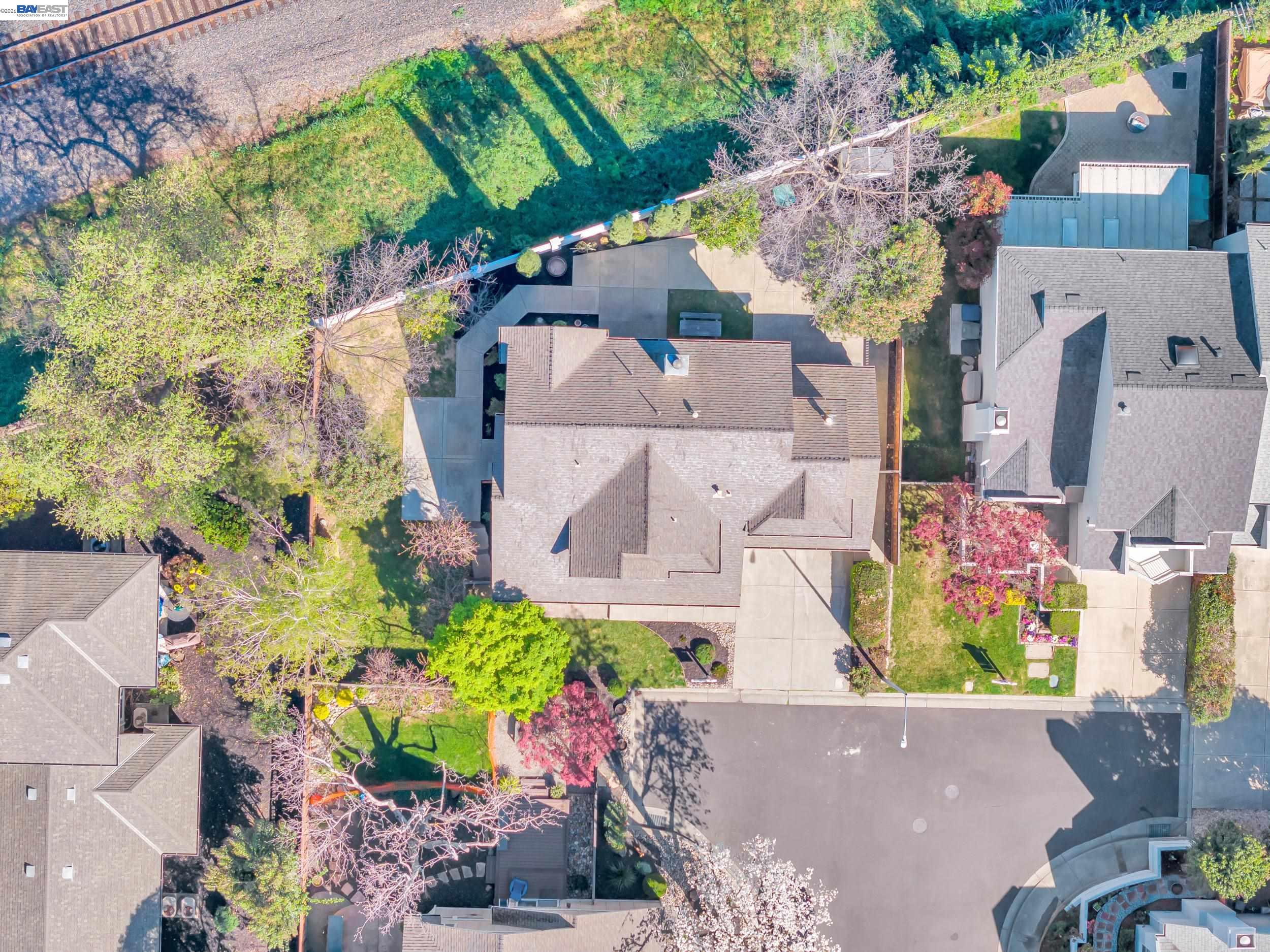 Detail Gallery Image 32 of 37 For 282 Del Valle Ct, Pleasanton,  CA 94566 - 4 Beds | 3 Baths