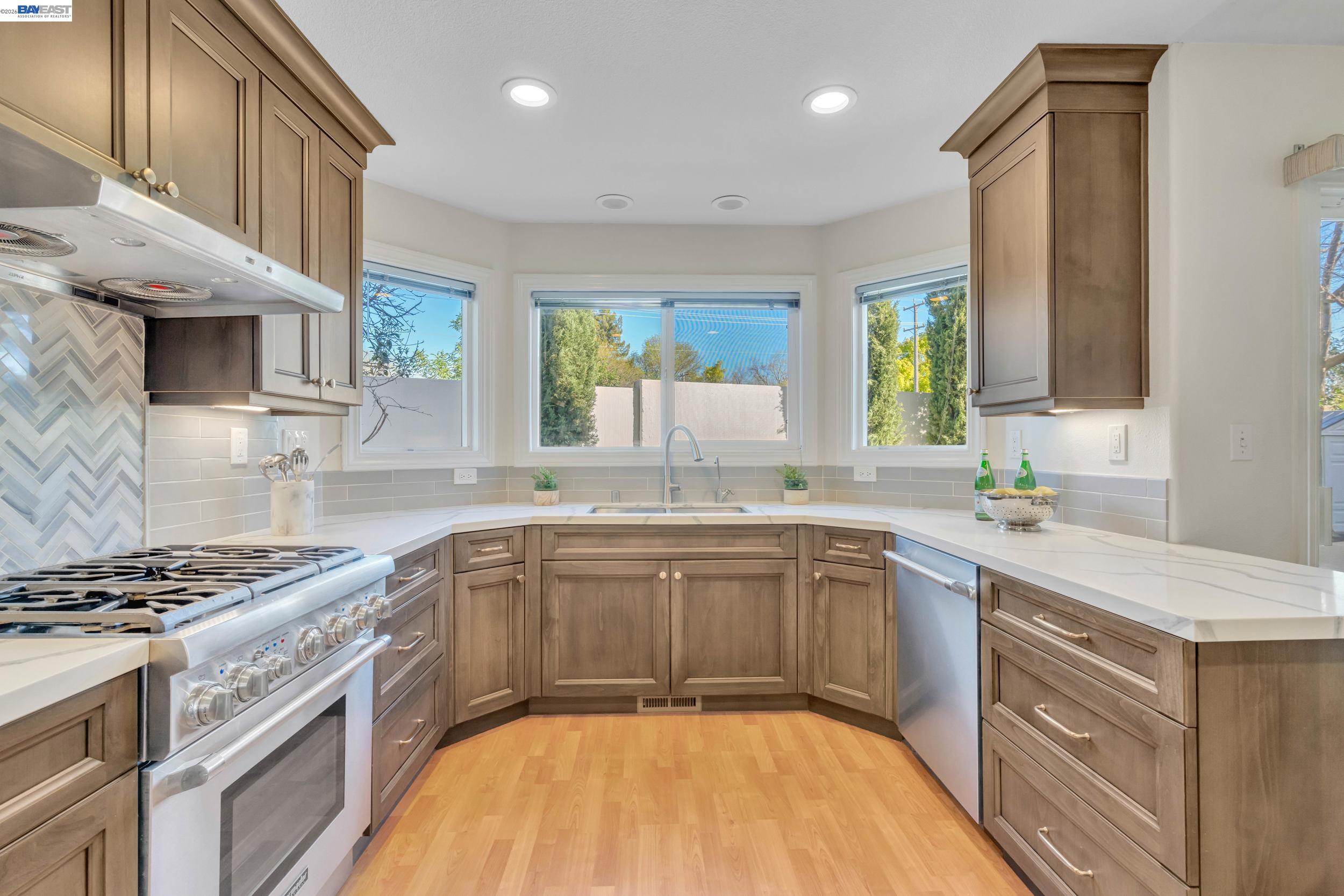 Detail Gallery Image 6 of 37 For 282 Del Valle Ct, Pleasanton,  CA 94566 - 4 Beds | 3 Baths