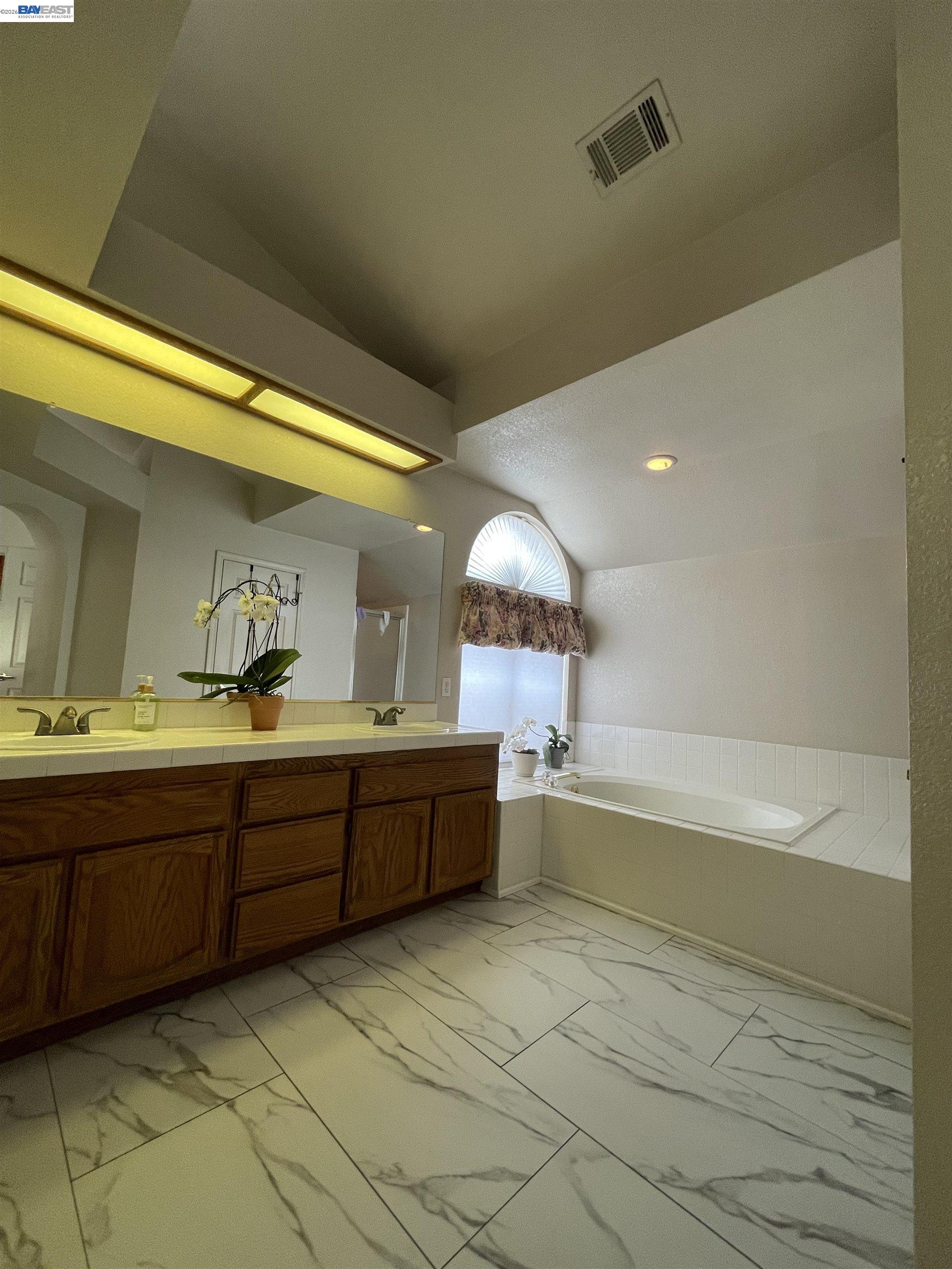 Detail Gallery Image 14 of 27 For 1828 Bayberry Ln, Tracy,  CA 95376 - 3 Beds | 2/1 Baths