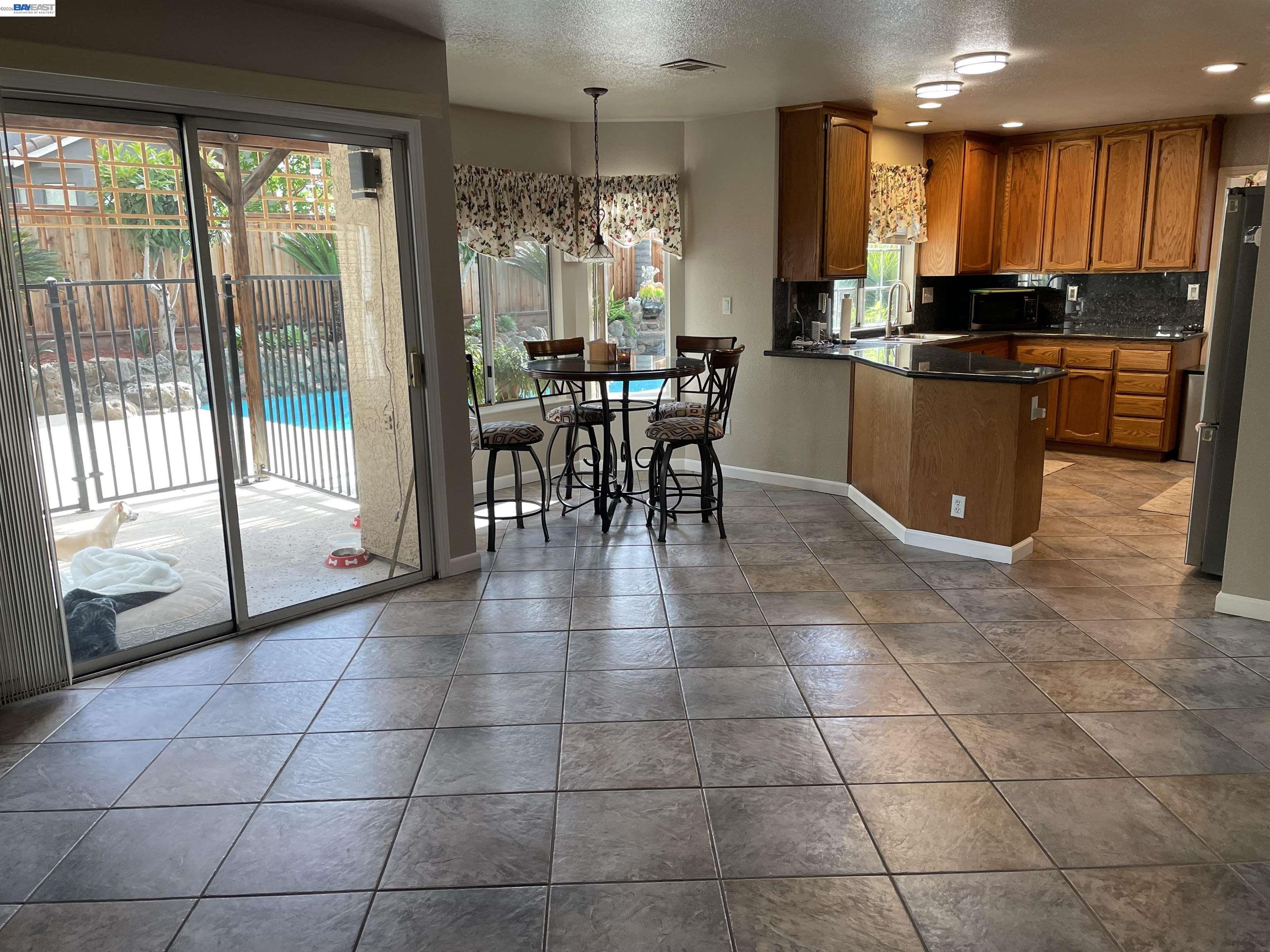 Detail Gallery Image 8 of 27 For 1828 Bayberry Ln, Tracy,  CA 95376 - 3 Beds | 2/1 Baths