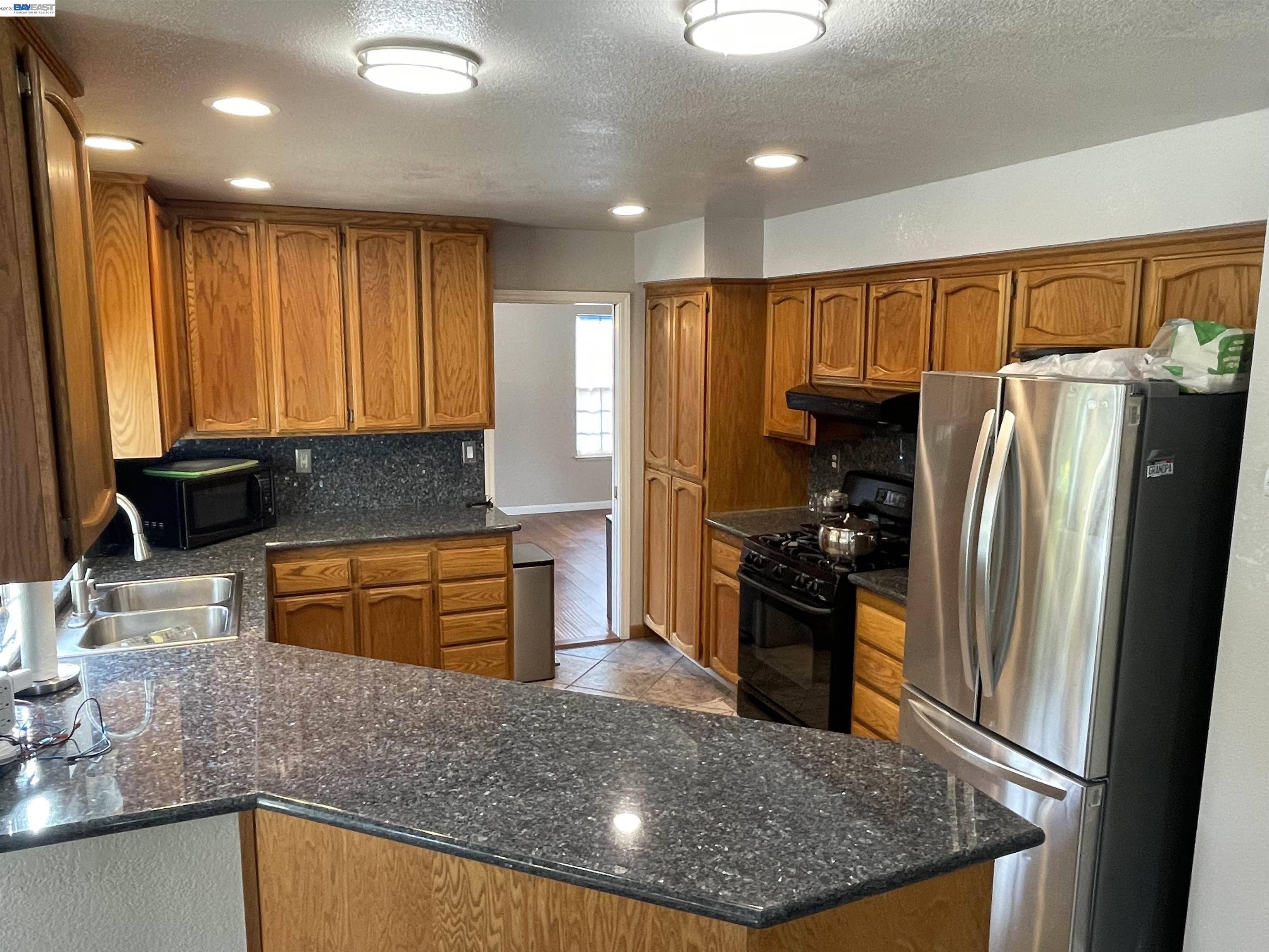 Detail Gallery Image 9 of 27 For 1828 Bayberry Ln, Tracy,  CA 95376 - 3 Beds | 2/1 Baths