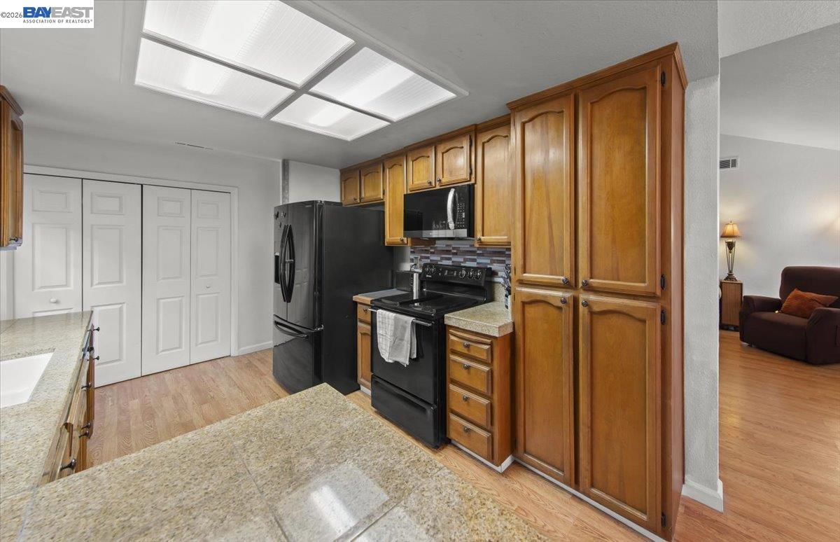 Detail Gallery Image 13 of 39 For 5894 Land View Dr, Stockton,  CA 95219 - 3 Beds | 2 Baths