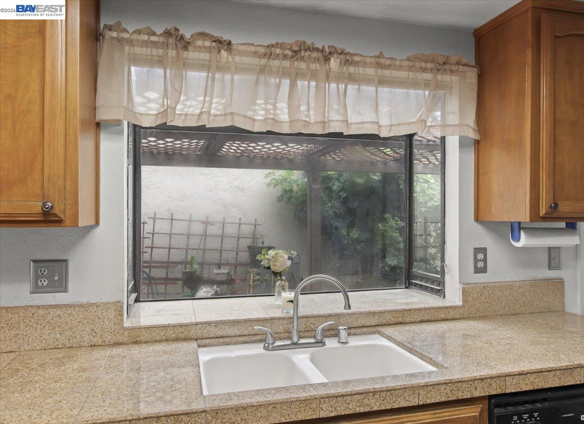 Detail Gallery Image 14 of 39 For 5894 Land View Dr, Stockton,  CA 95219 - 3 Beds | 2 Baths