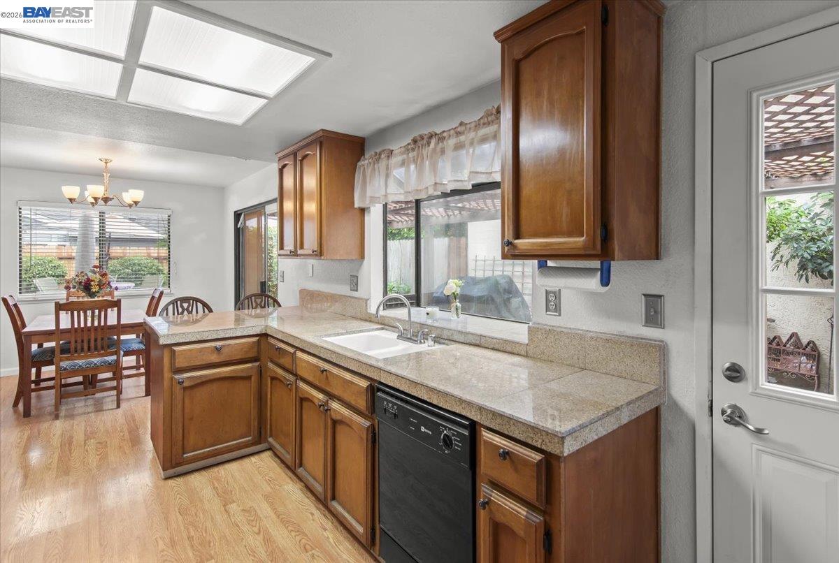 Detail Gallery Image 16 of 39 For 5894 Land View Dr, Stockton,  CA 95219 - 3 Beds | 2 Baths