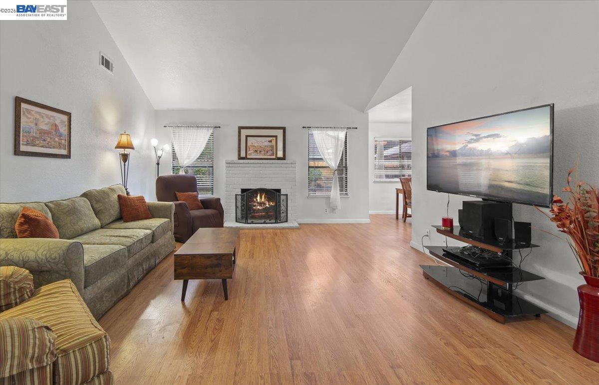 Detail Gallery Image 4 of 39 For 5894 Land View Dr, Stockton,  CA 95219 - 3 Beds | 2 Baths