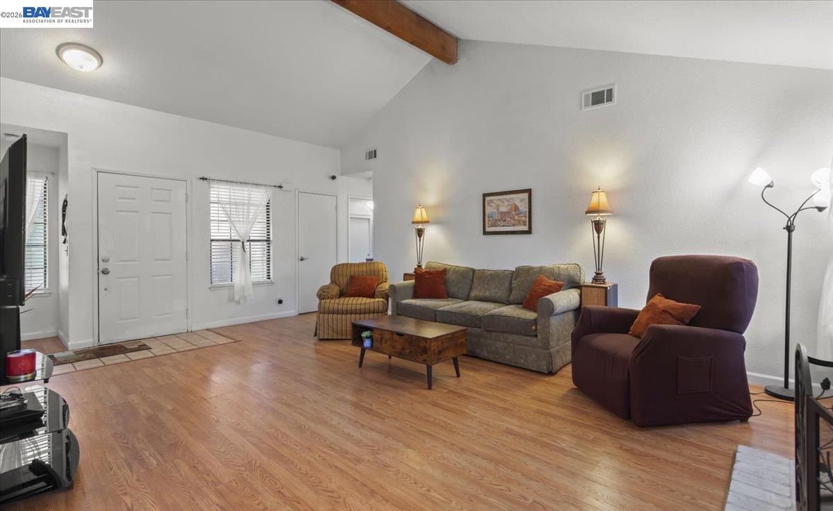 Detail Gallery Image 7 of 39 For 5894 Land View Dr, Stockton,  CA 95219 - 3 Beds | 2 Baths