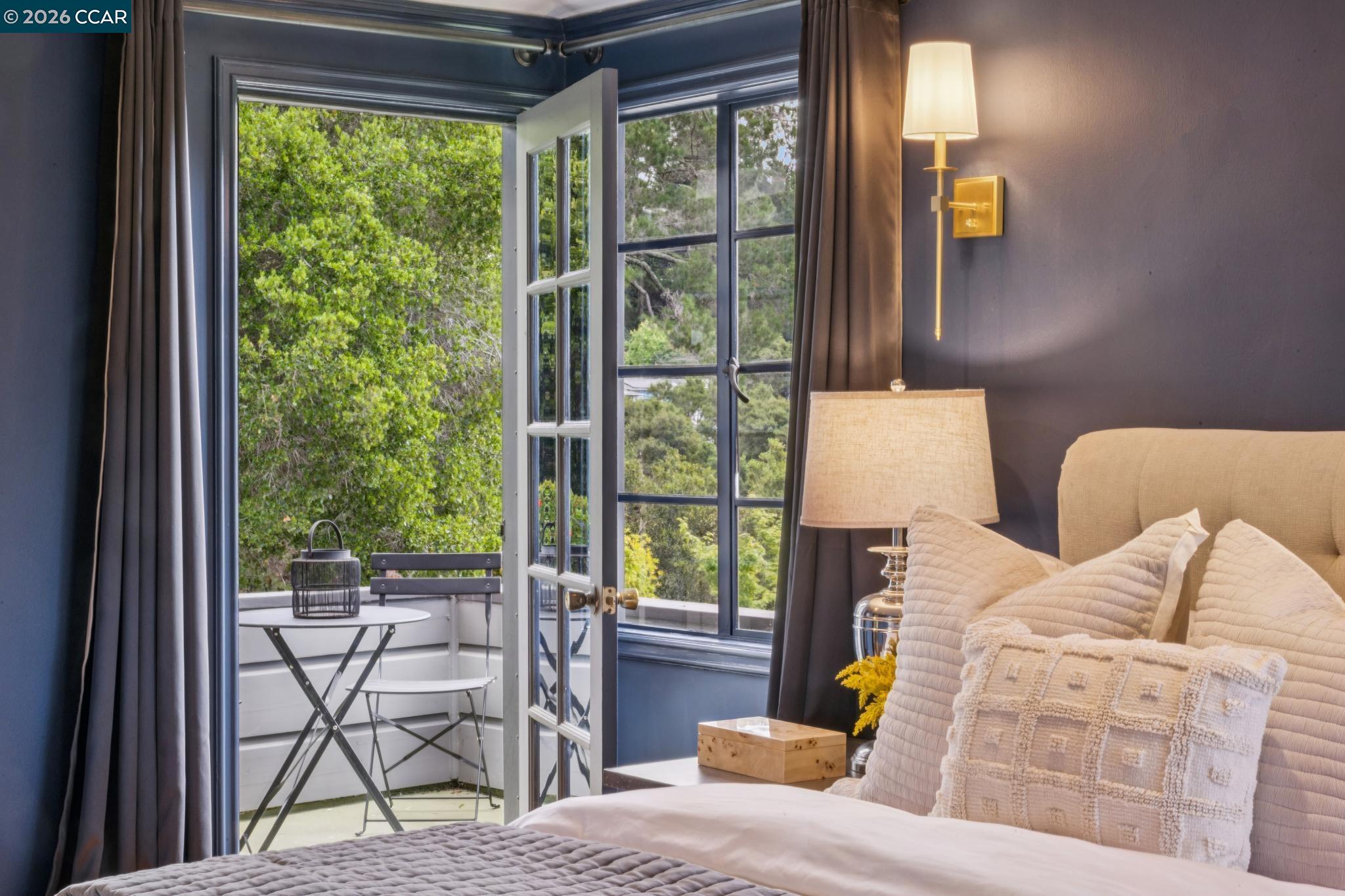 Detail Gallery Image 16 of 43 For 5700 Chelton, Oakland,  CA 94611 - 3 Beds | 2 Baths