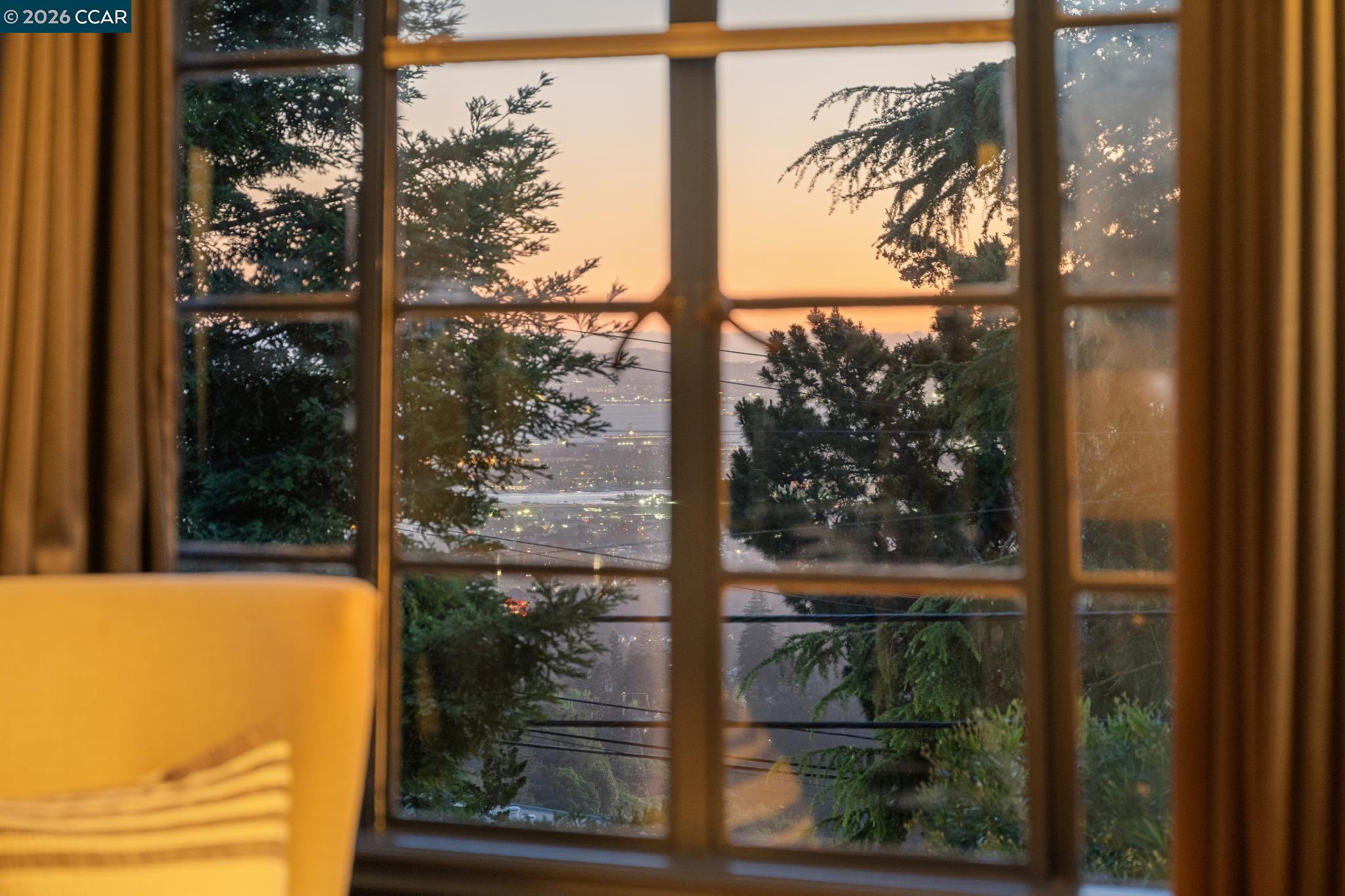 Detail Gallery Image 17 of 43 For 5700 Chelton, Oakland,  CA 94611 - 3 Beds | 2 Baths