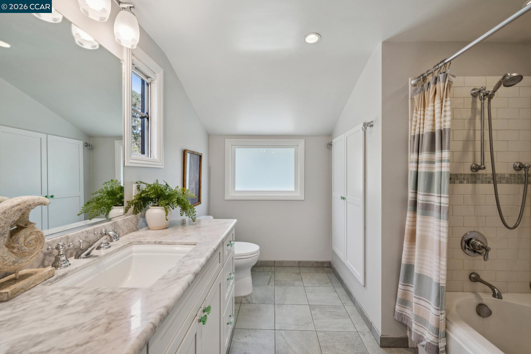 Detail Gallery Image 19 of 43 For 5700 Chelton, Oakland,  CA 94611 - 3 Beds | 2 Baths