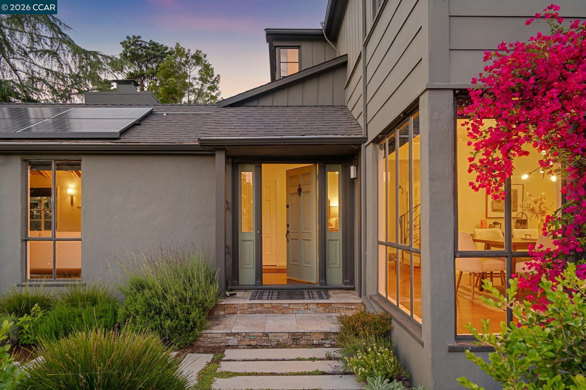 Detail Gallery Image 3 of 43 For 5700 Chelton, Oakland,  CA 94611 - 3 Beds | 2 Baths