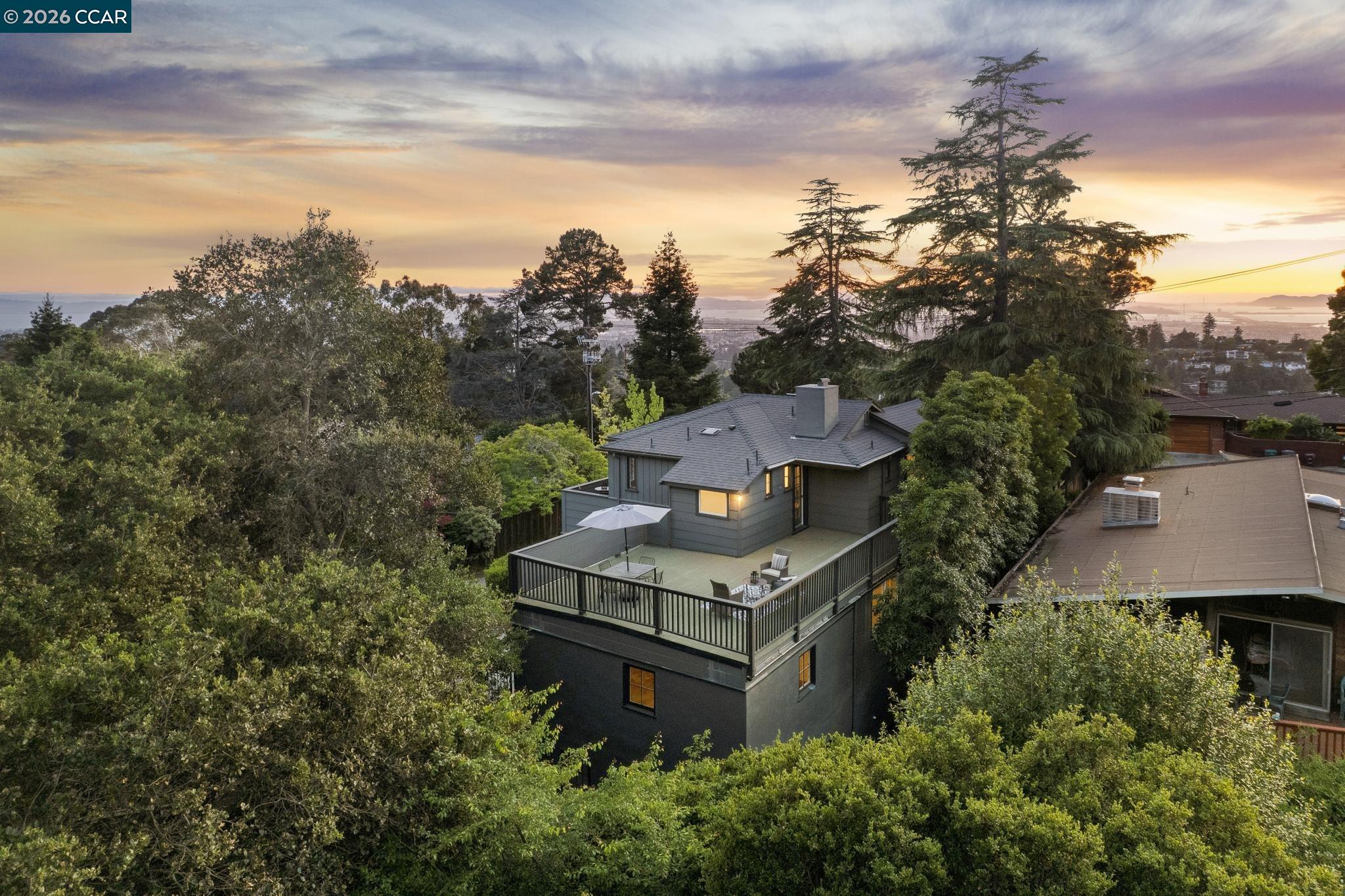 Detail Gallery Image 21 of 43 For 5700 Chelton, Oakland,  CA 94611 - 3 Beds | 2 Baths