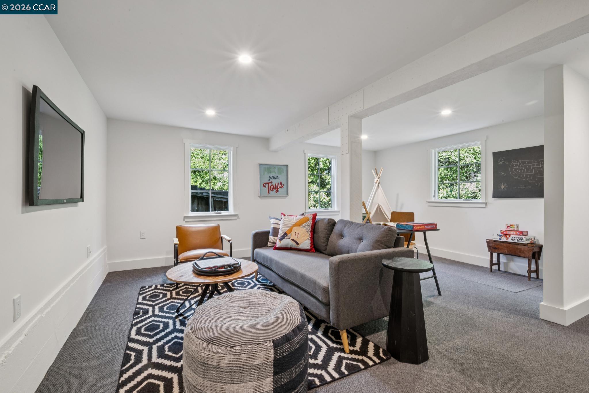 Detail Gallery Image 23 of 43 For 5700 Chelton, Oakland,  CA 94611 - 3 Beds | 2 Baths