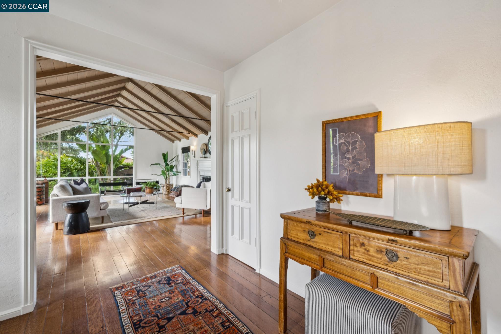 Detail Gallery Image 4 of 43 For 5700 Chelton, Oakland,  CA 94611 - 3 Beds | 2 Baths