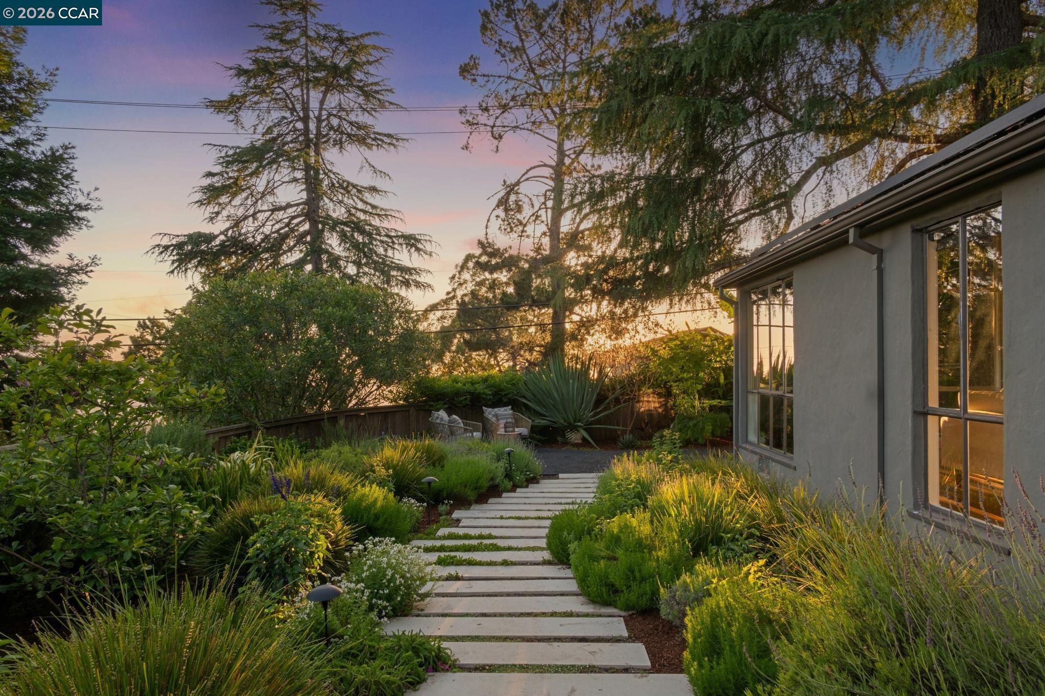 Detail Gallery Image 31 of 43 For 5700 Chelton, Oakland,  CA 94611 - 3 Beds | 2 Baths